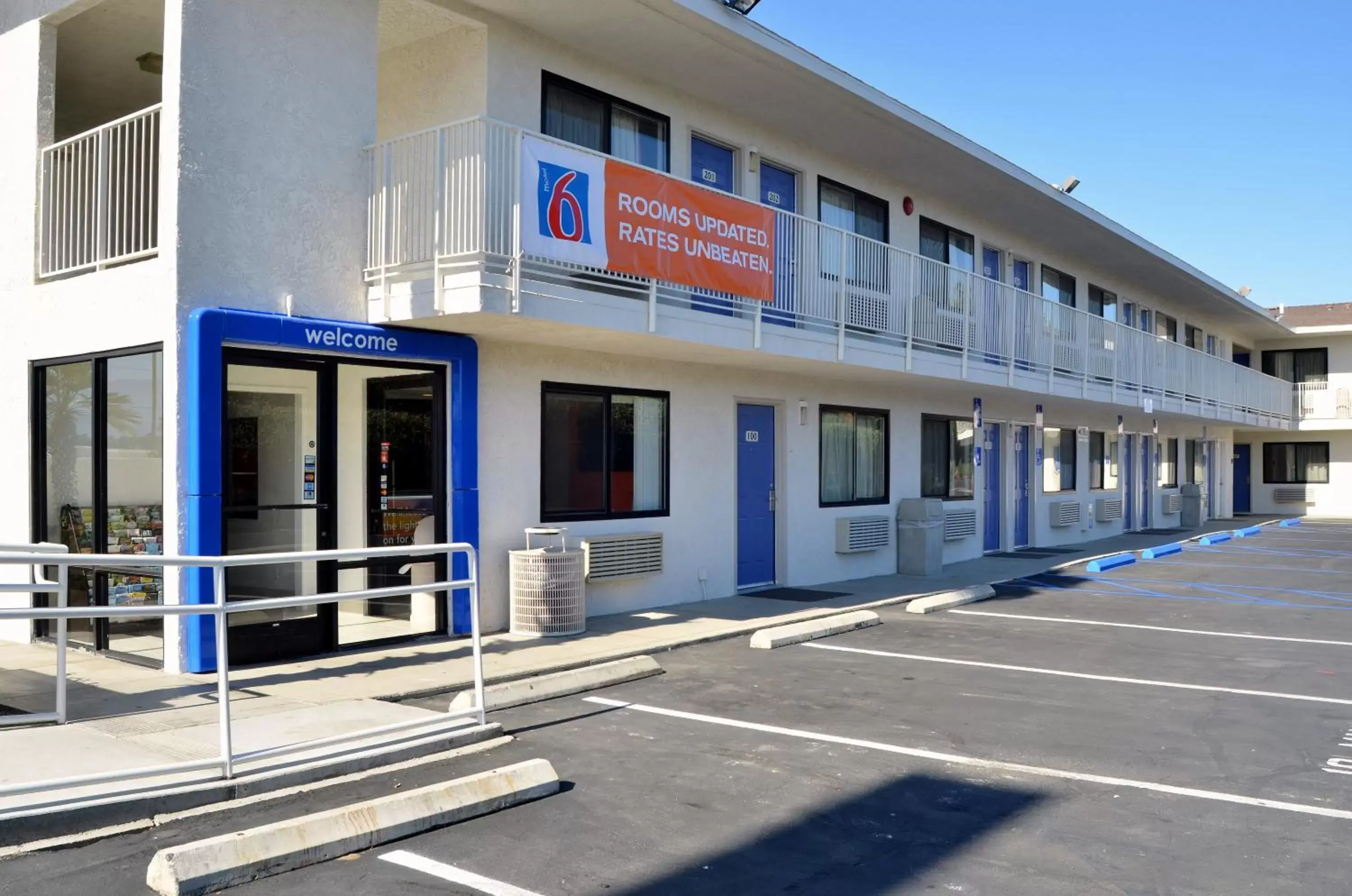 Property Building in Motel 6-Palm Desert, CA - Palm Springs Area