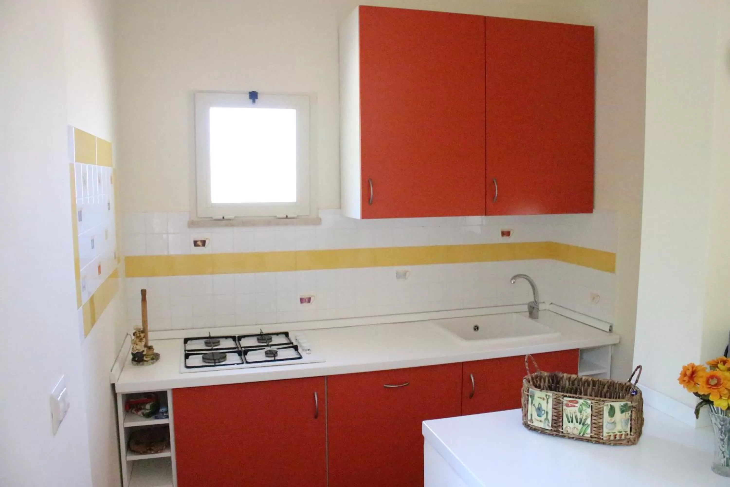 Kitchen or kitchenette, Kitchen/Kitchenette in Parco Degli Aranci