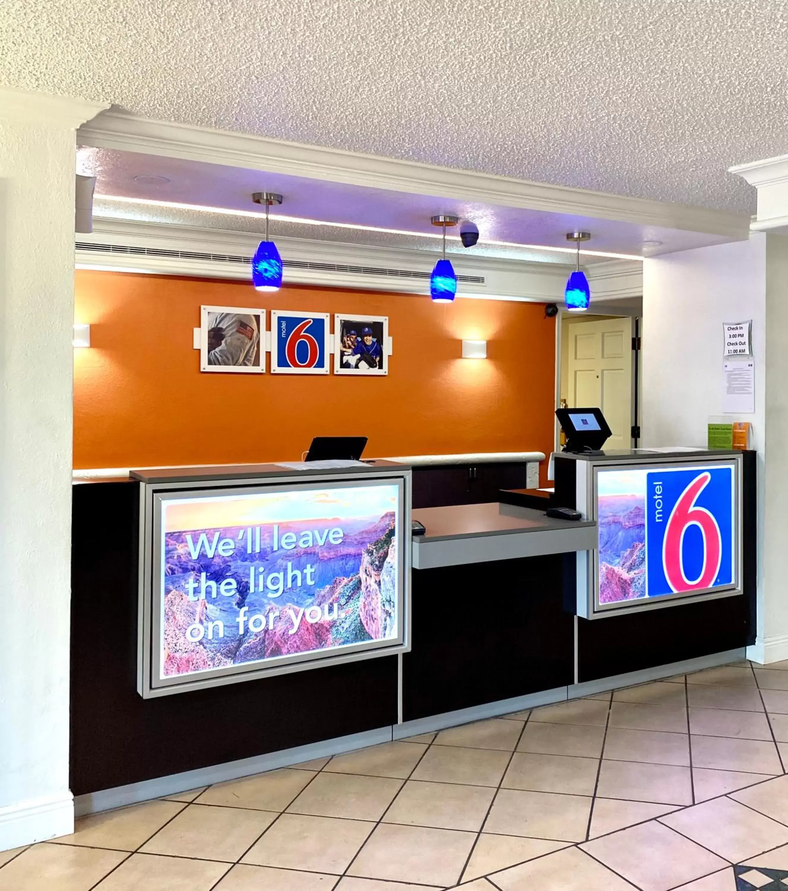 Lobby or reception, TV/Entertainment Center in Motel 6-Beaumont, TX