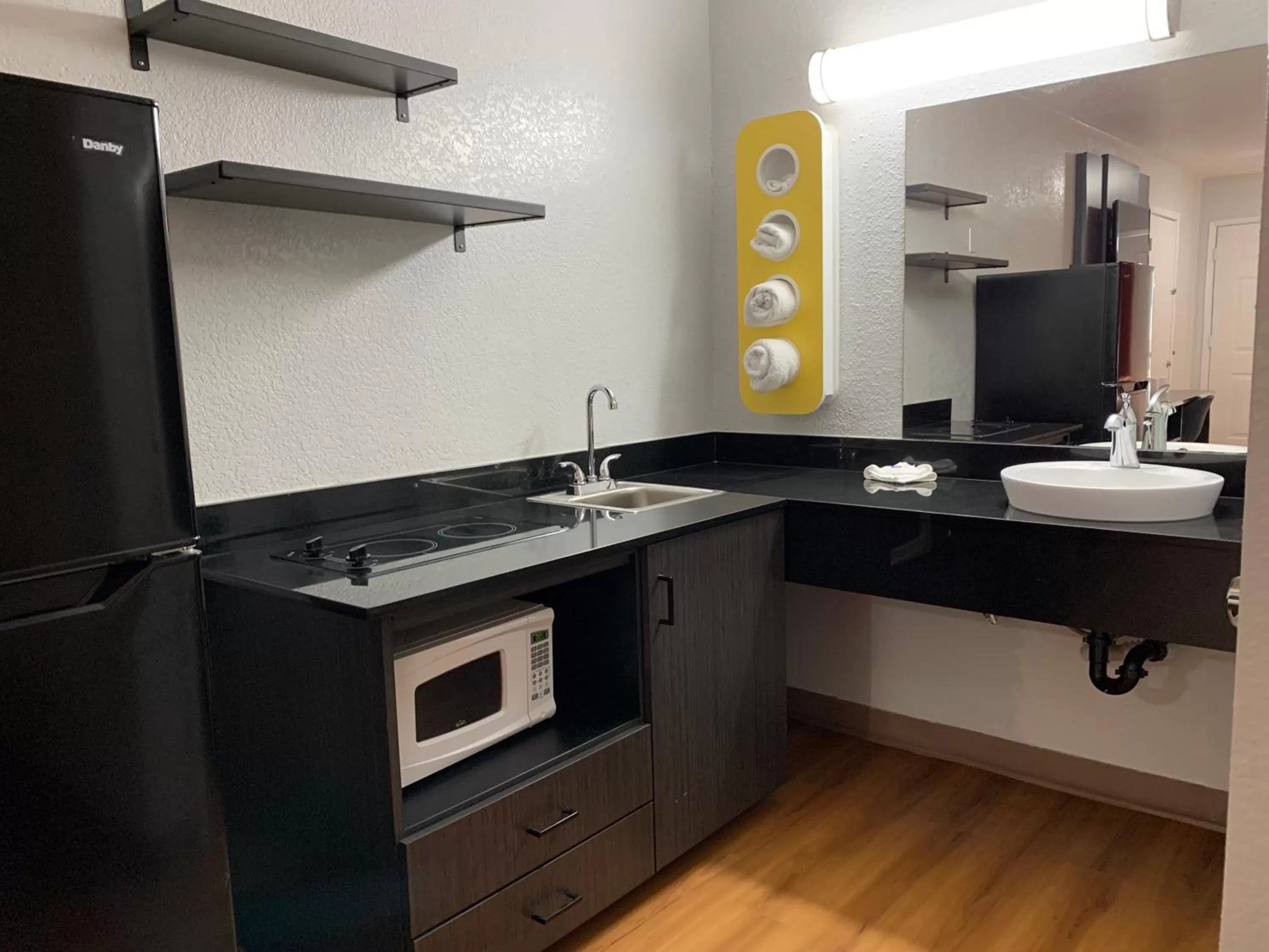 Kitchen or kitchenette in Motel 6-Laredo, TX - North I-35