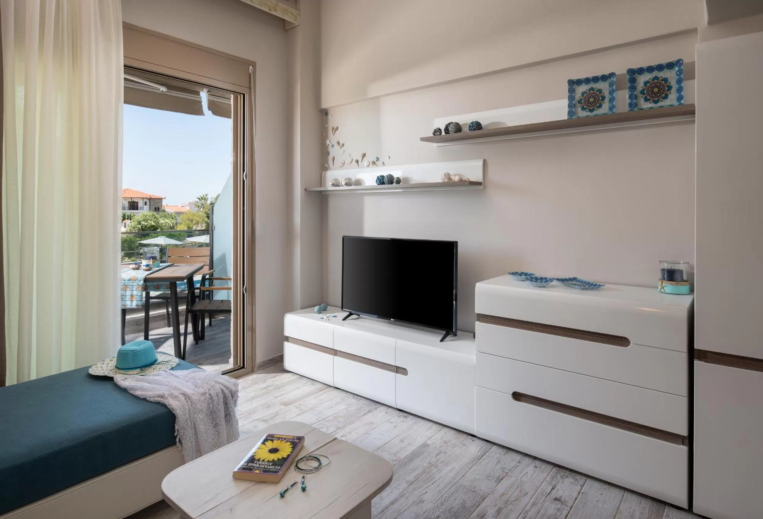 Communal lounge/ TV room in Villa Sara