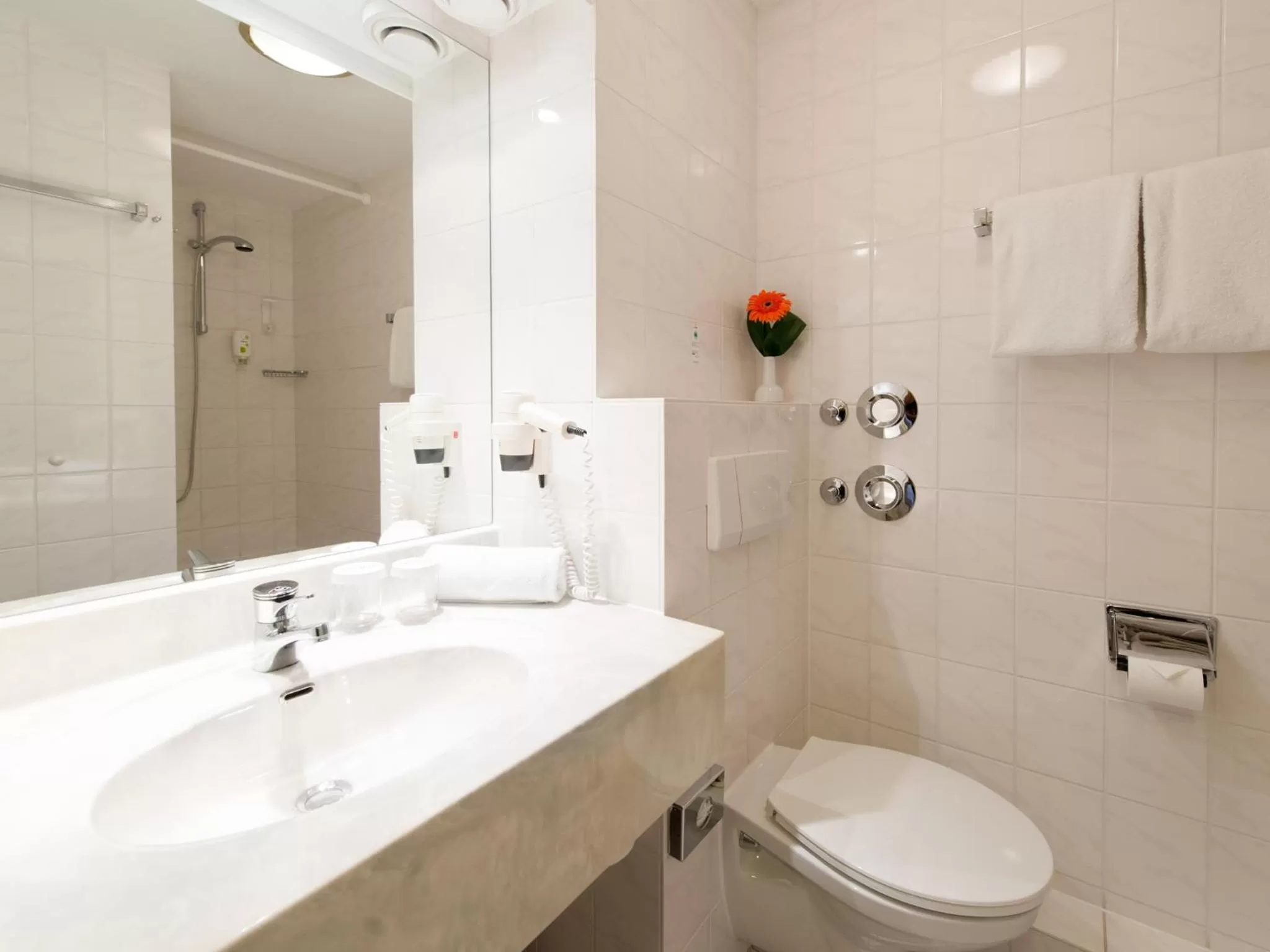 Bathroom in ACHAT Hotel Schwarzheide Lausitz