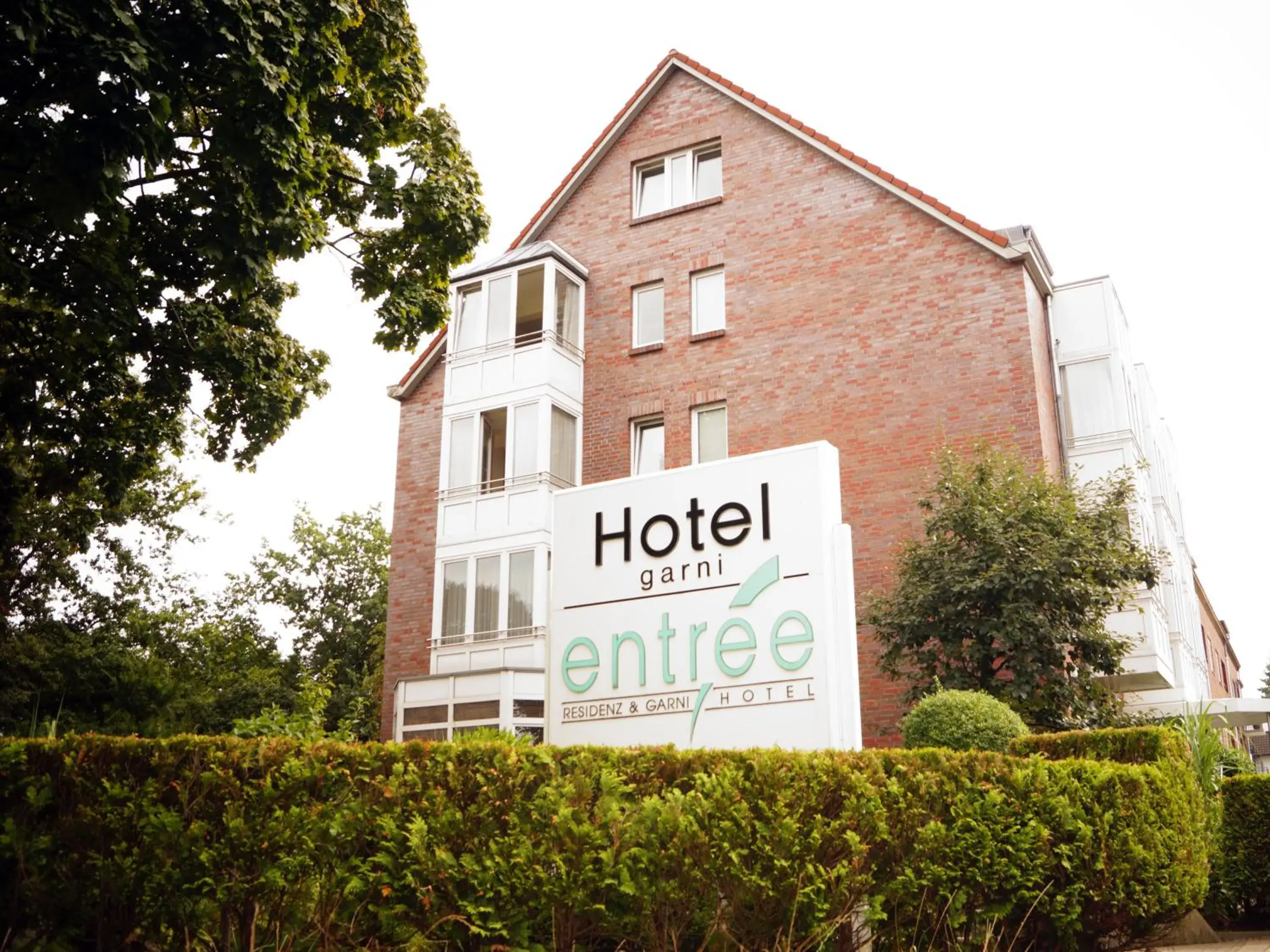 Property Building in Entrée Groß Borstel Garni Hotel