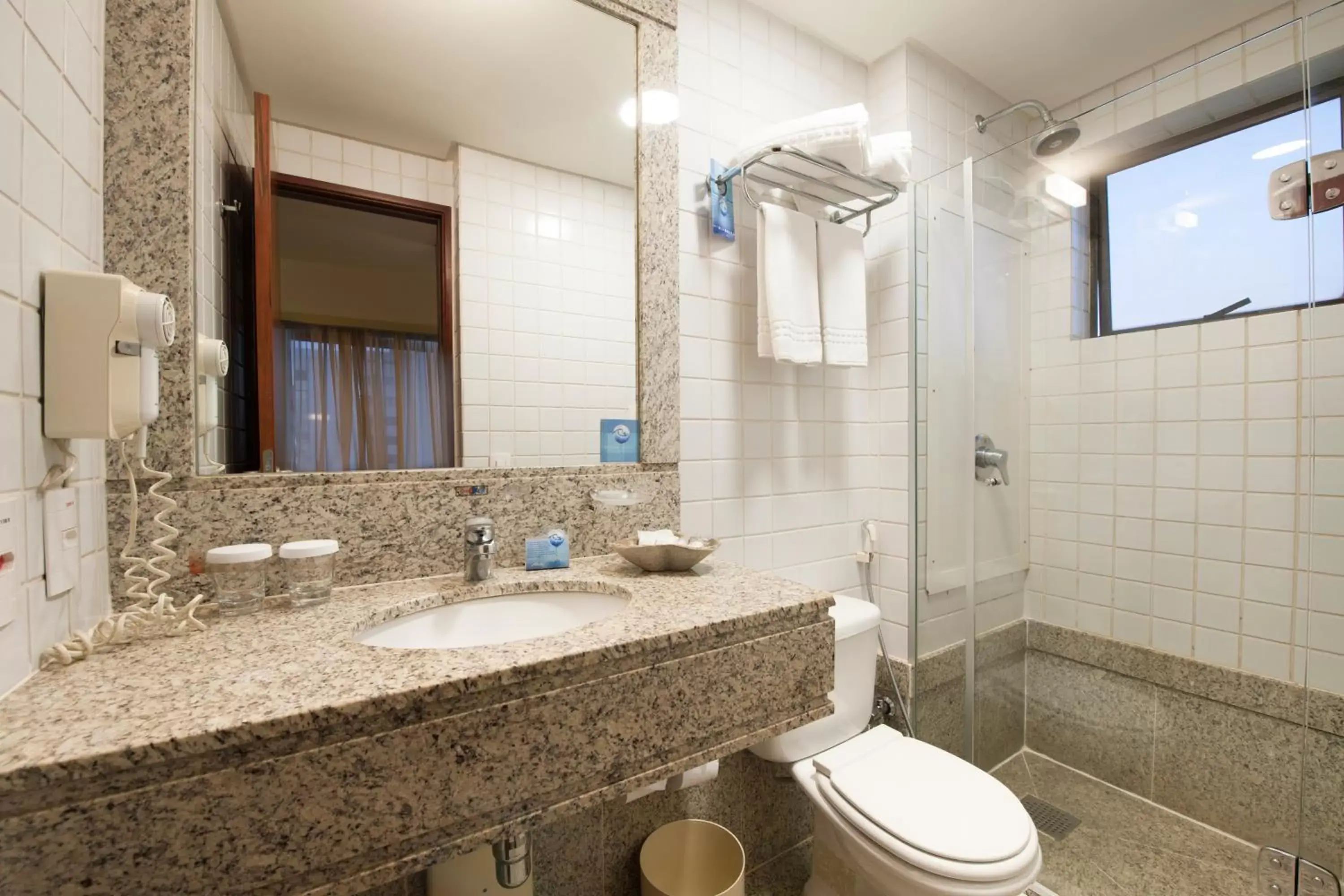 Toilet, Bathroom in Comfort Suites Brasília