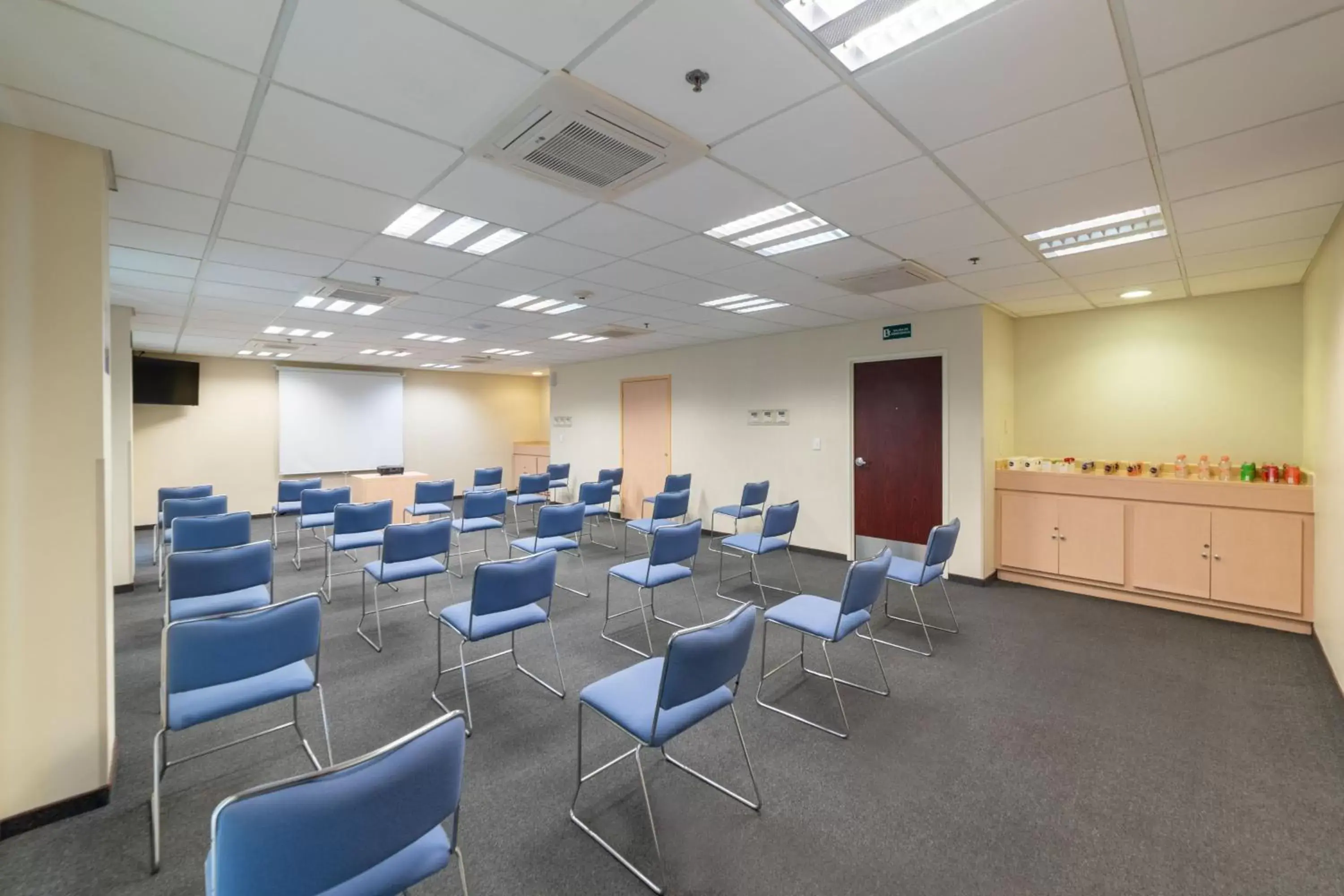 Meeting/conference room in City Express by Marriott Tula