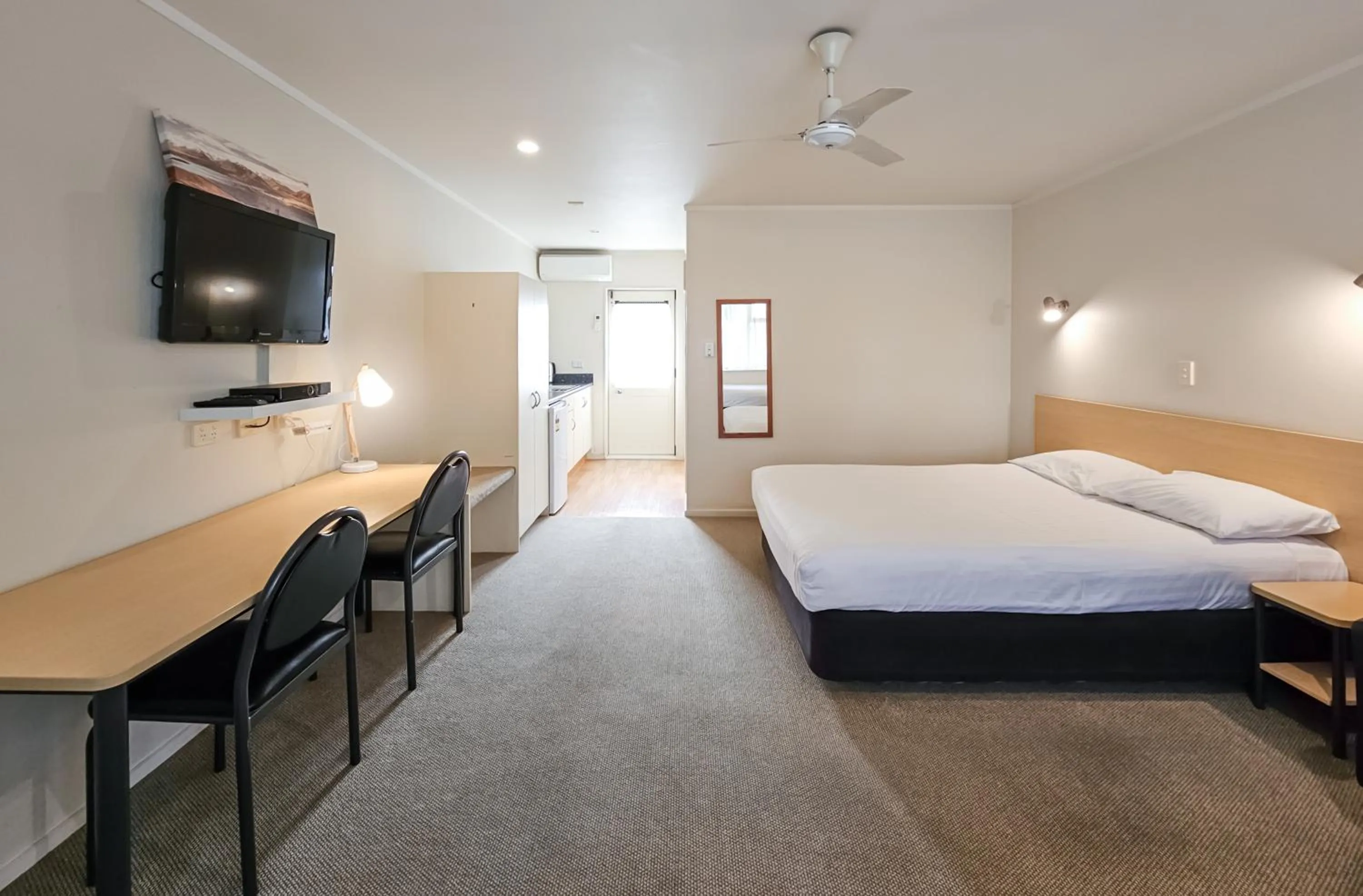 Bed in Captain Cook Motor Lodge