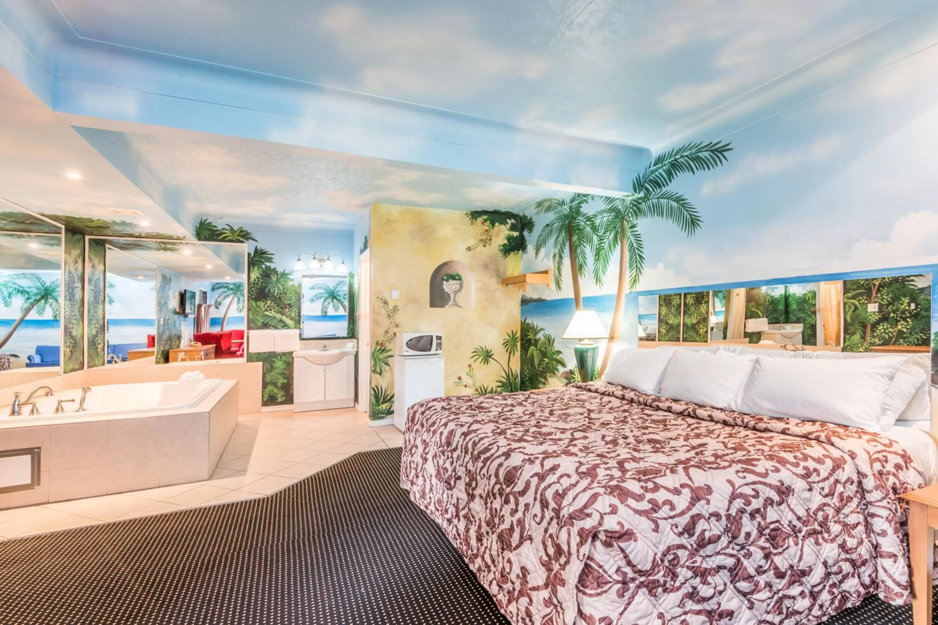 Photo of the whole room, Bed in Knights Inn London Ontario