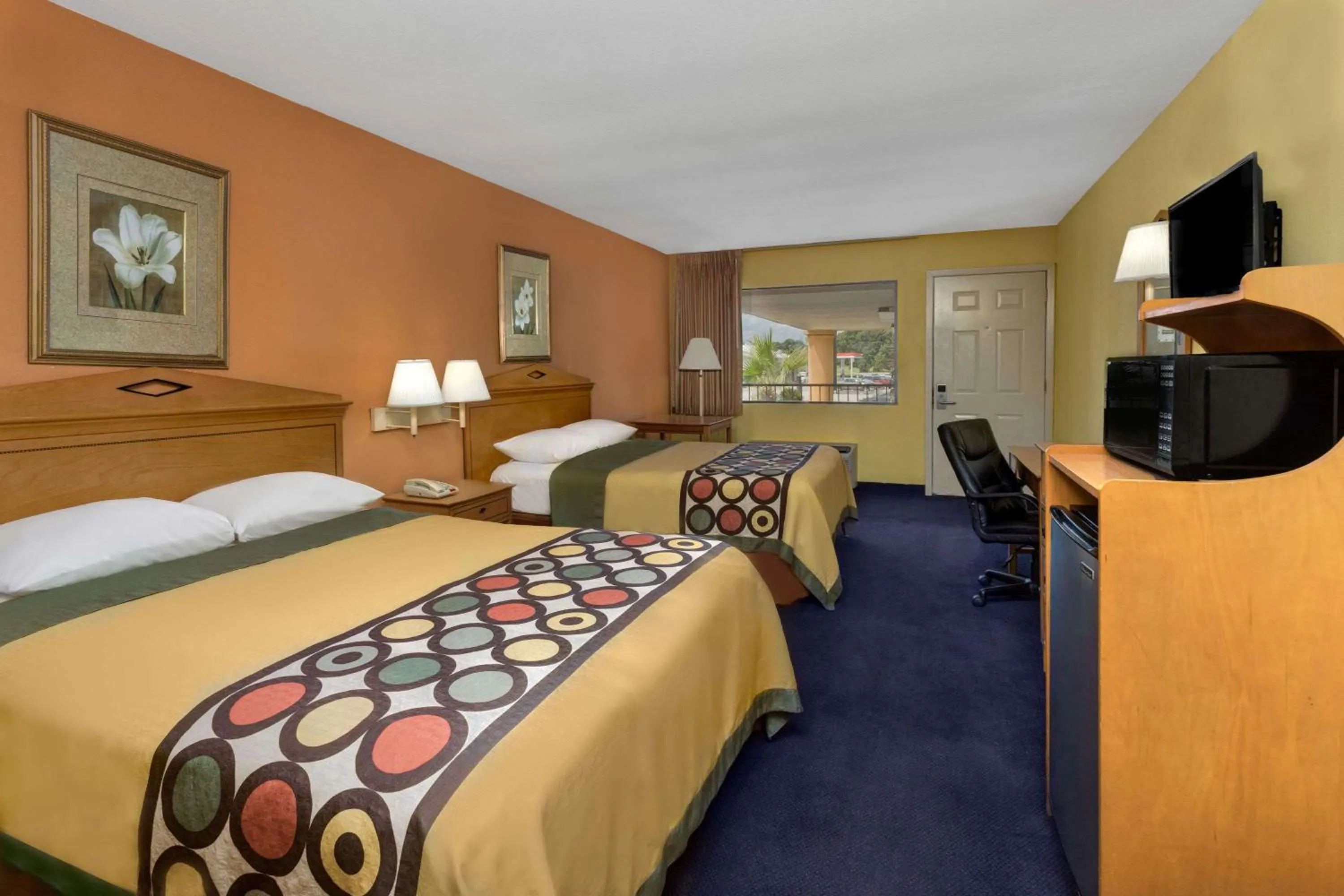 Photo of the whole room, Bed in Super 8 by Wyndham Breaux Bridge