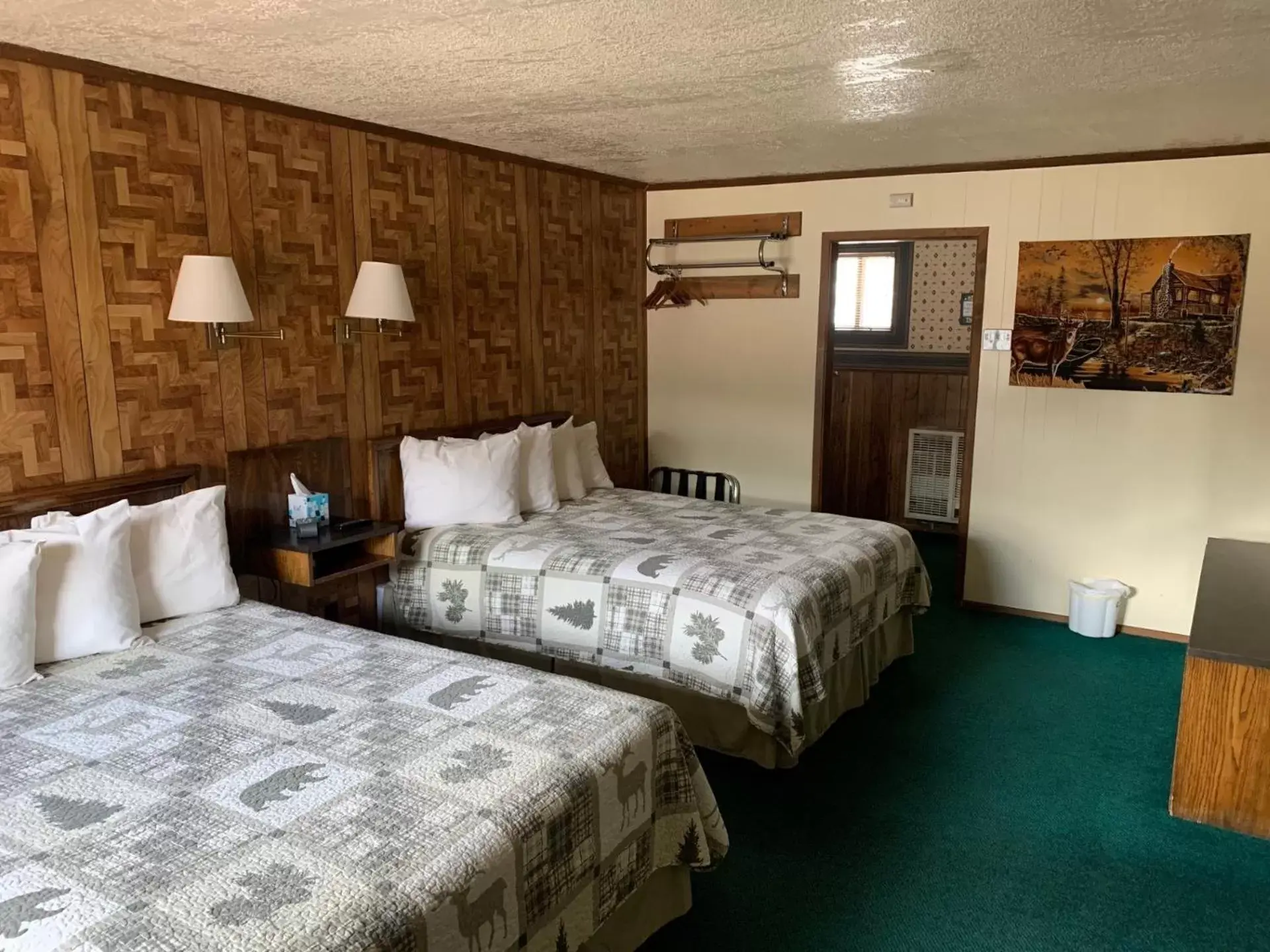 Bed in Ponderosa Lodge