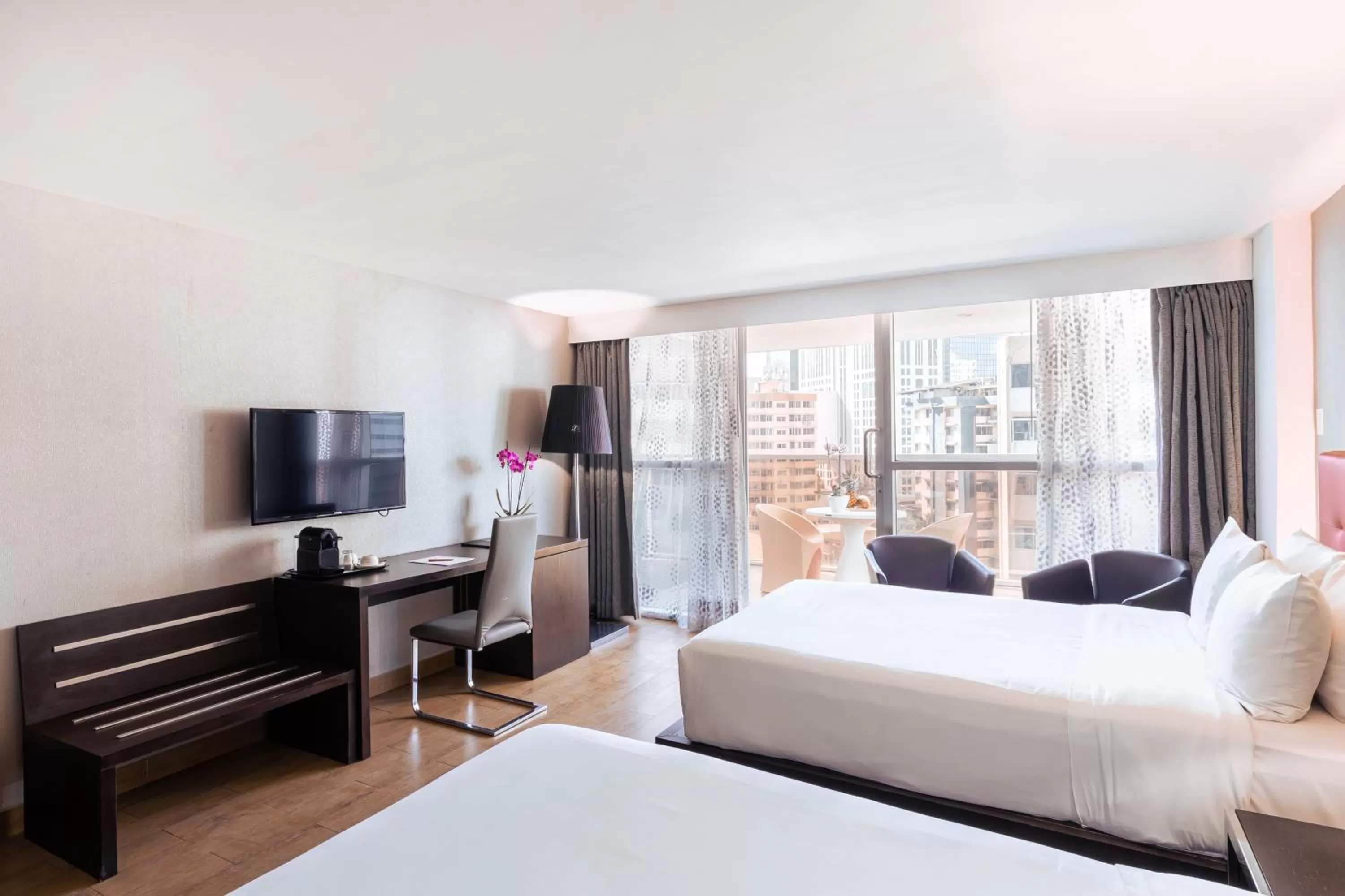 Photo of the whole room, Bed in Exe Oriental Panamá