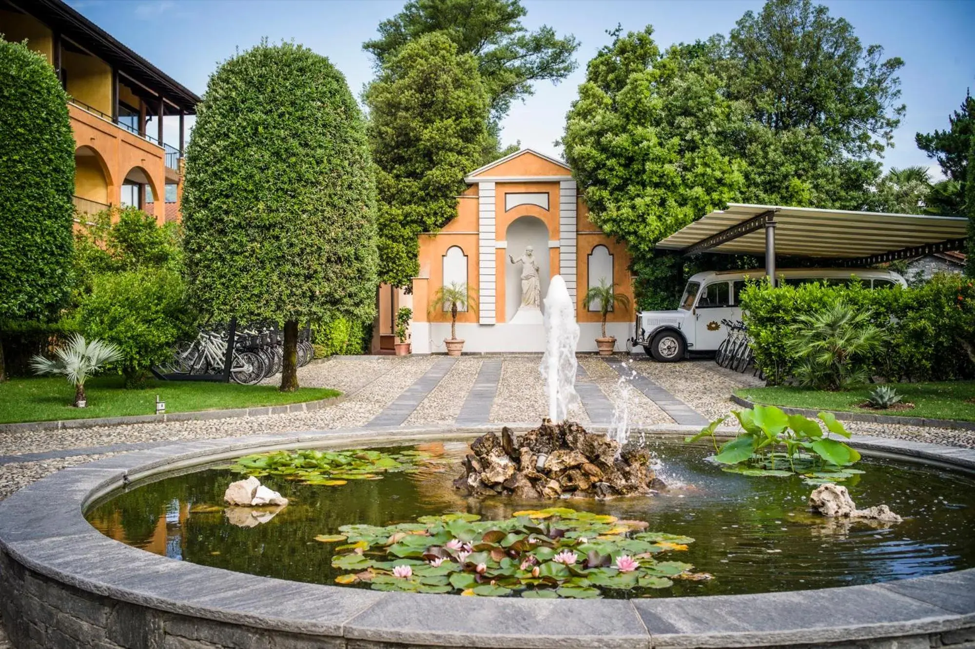 Facade/entrance in Giardino Ascona