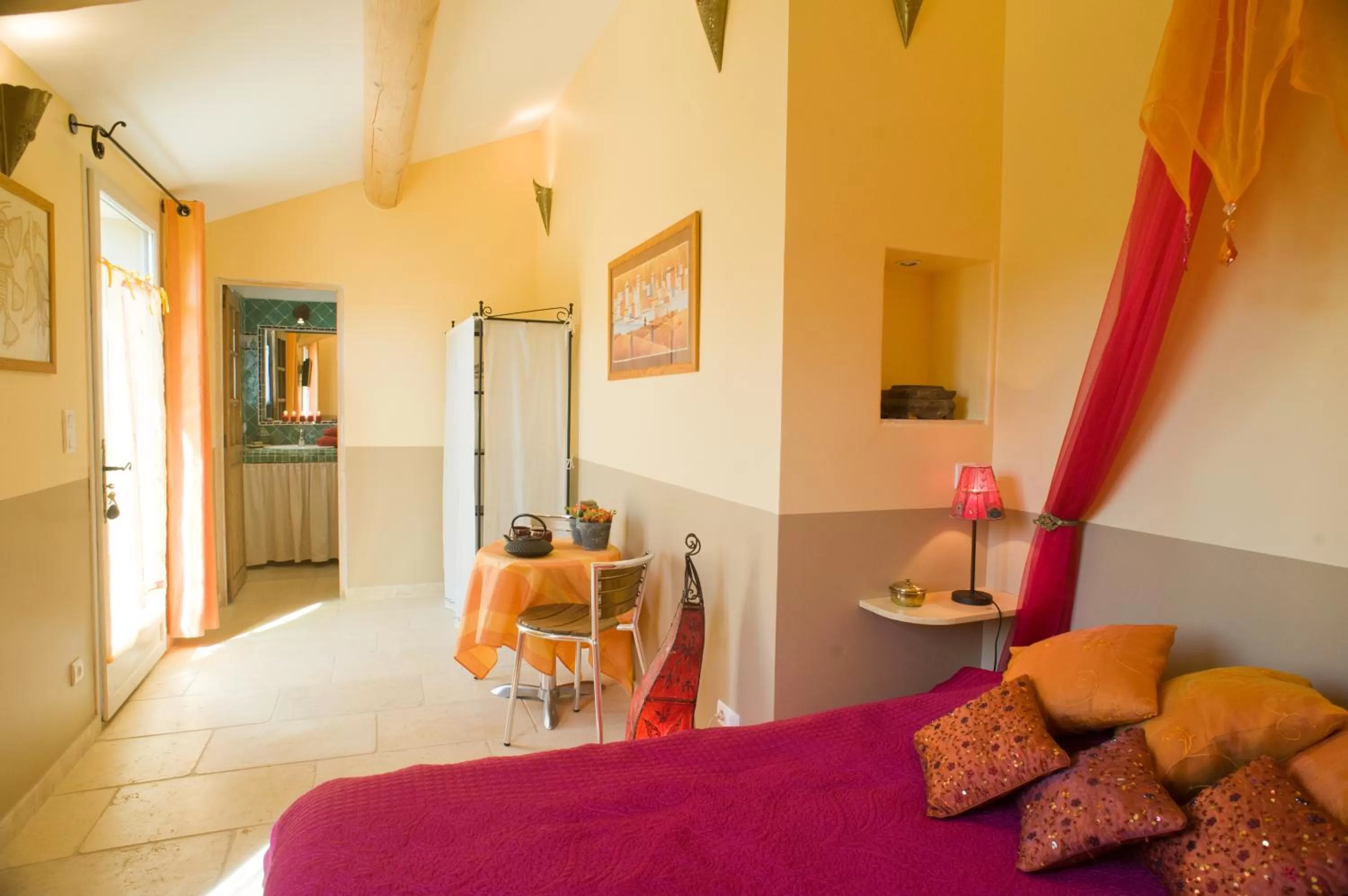 Photo of the whole room in Chambres d'Hotes Domaine des Machottes