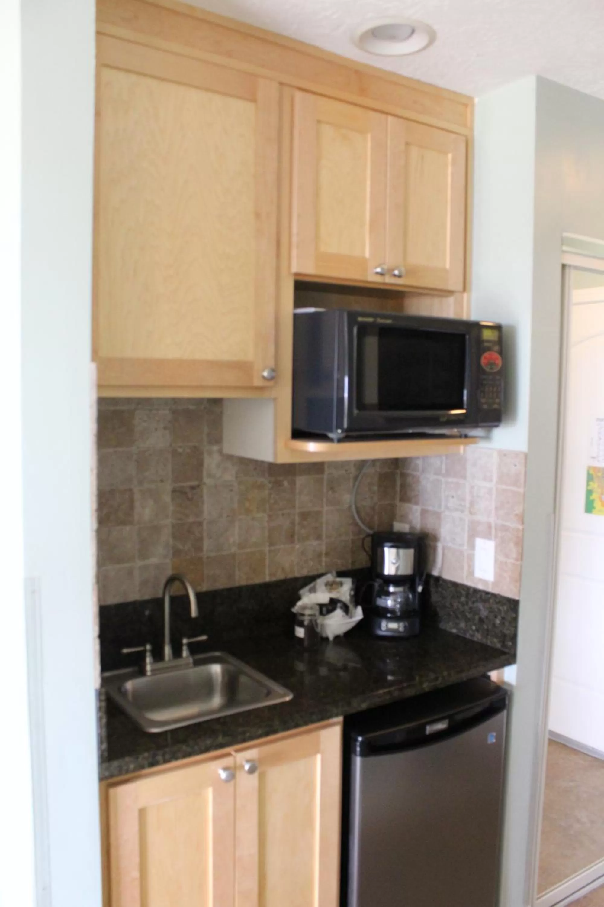 Kitchen or kitchenette, Kitchen/Kitchenette in Inn at the Shore