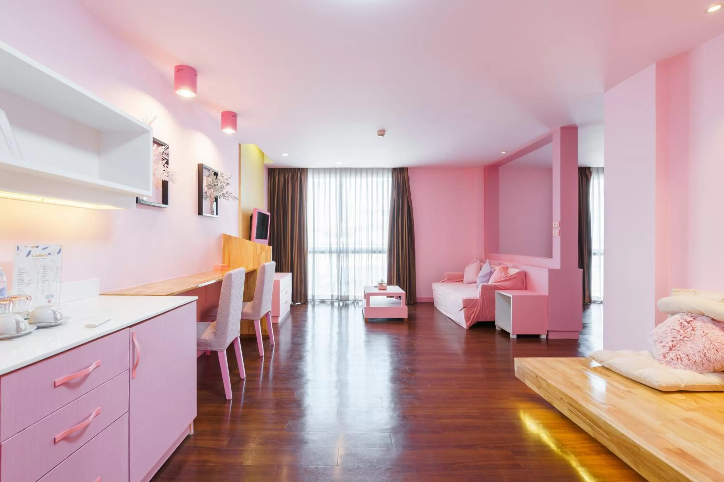 Photo of the whole room, Bed in Lantana Resort Hotel Bangkok