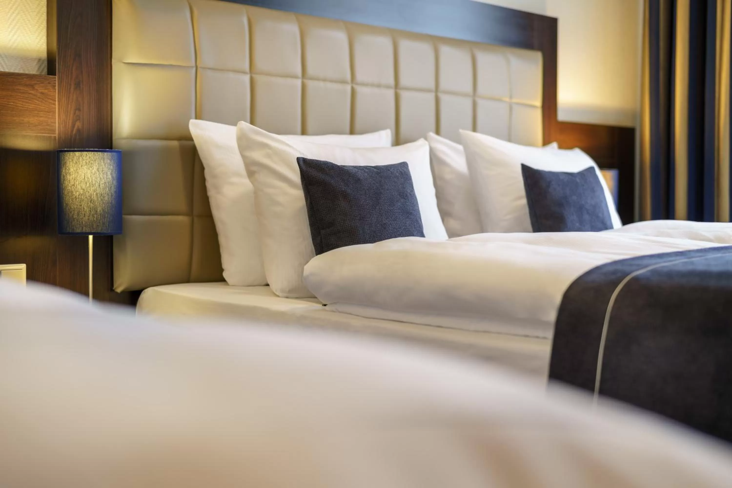 Photo of the whole room, Bed in Hotel Continental Hamburg Hauptbahnhof