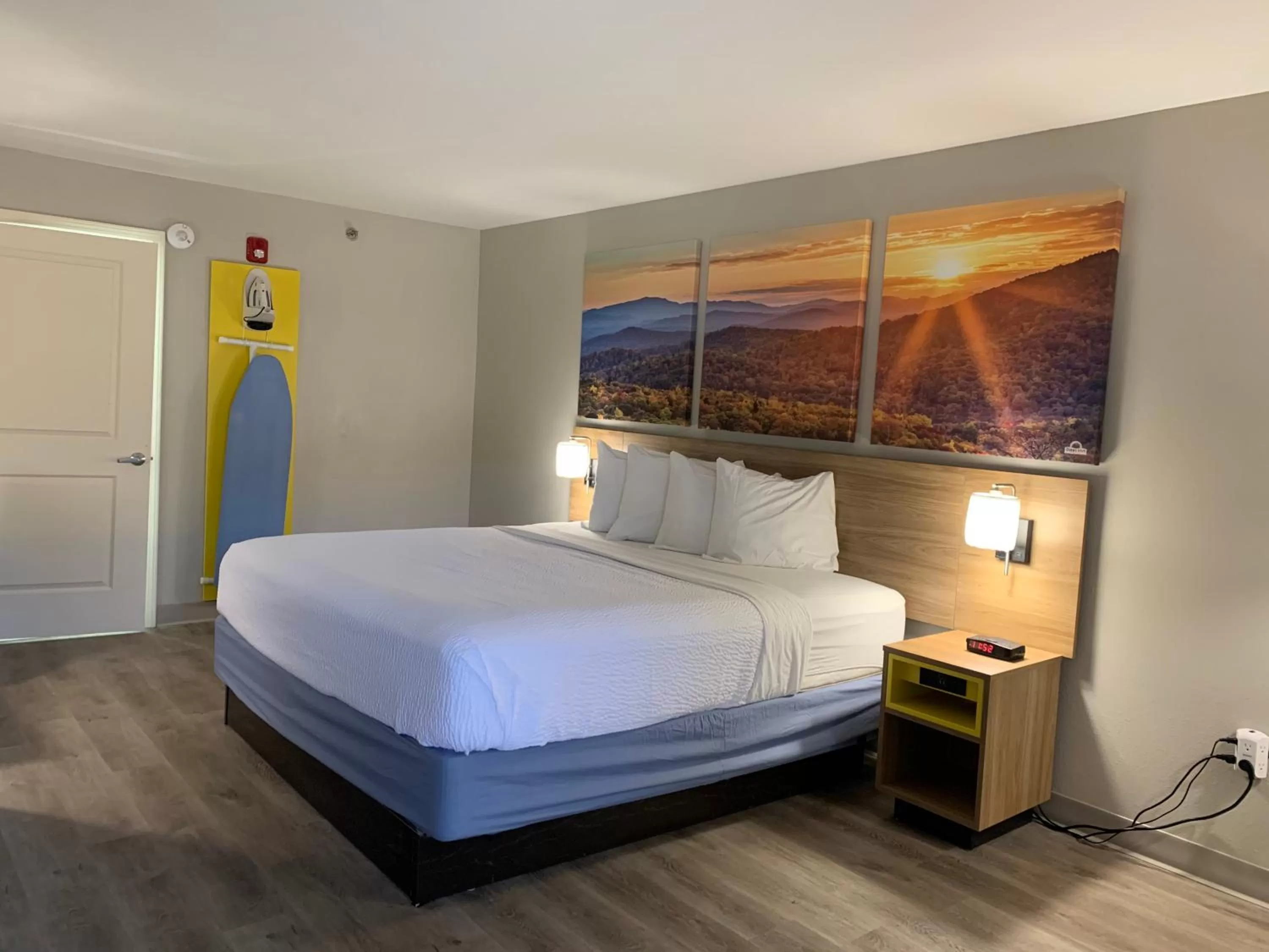 Property building, Bed in Days Inn by Wyndham Atlanta Stone Mountain