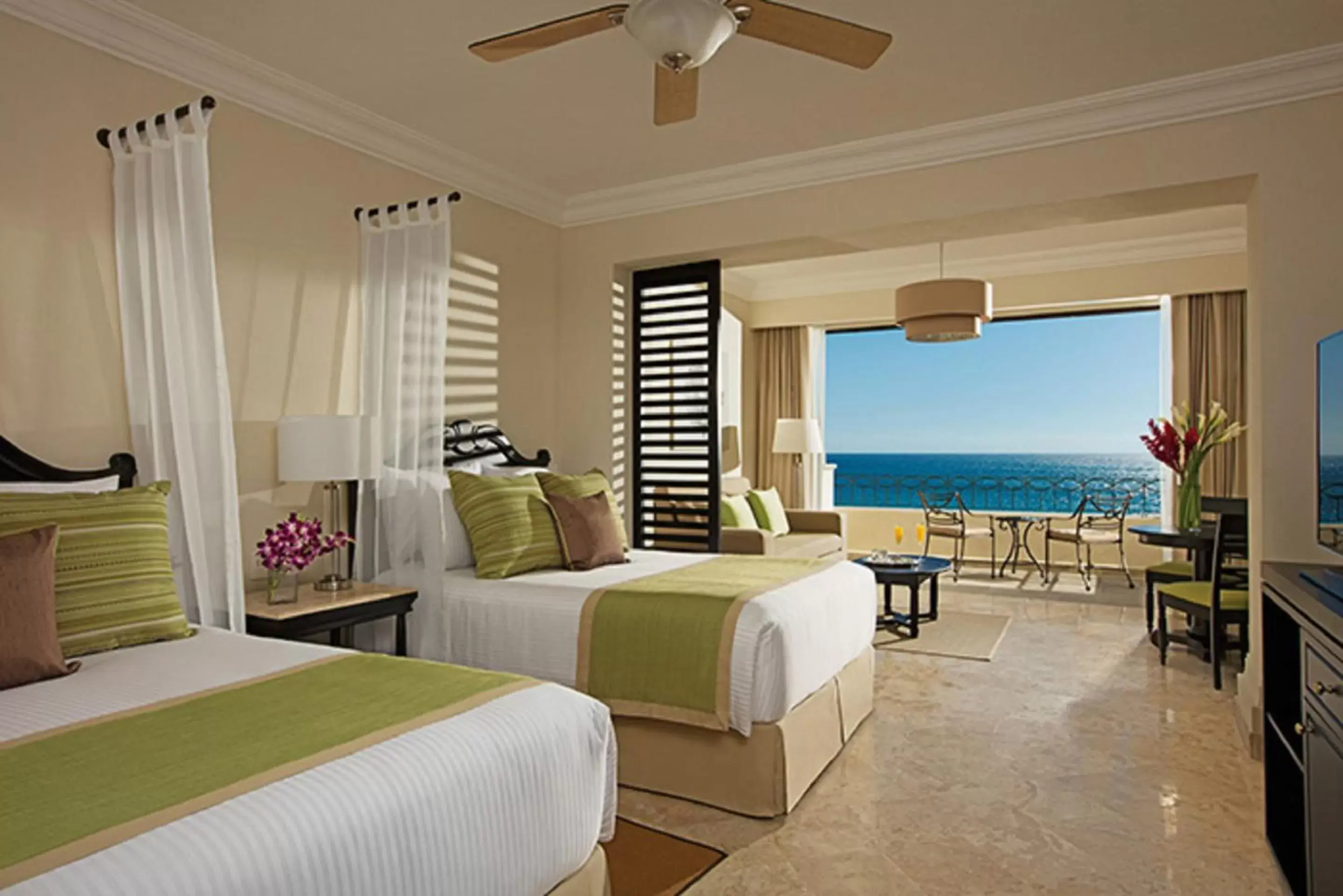 Bed in Dreams Los Cabos Suites Golf Resort & Spa