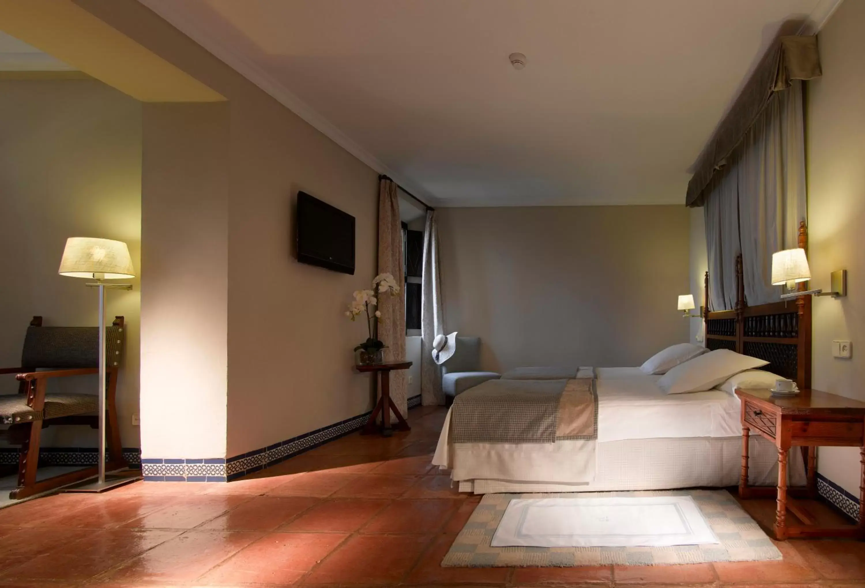 Photo of the whole room, Bed in Parador de Carmona