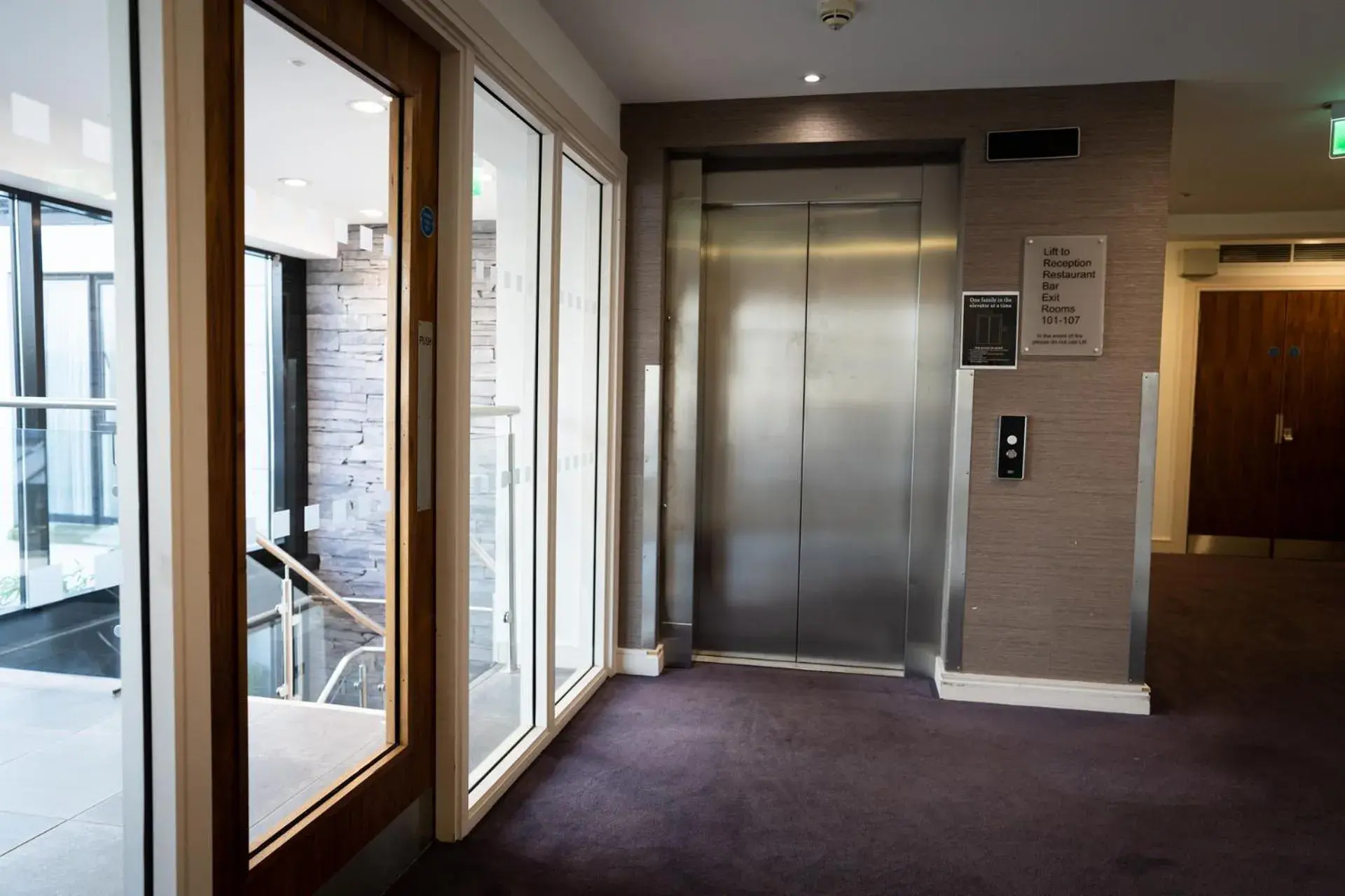 Facade/entrance in Ballyrobin Country Lodge