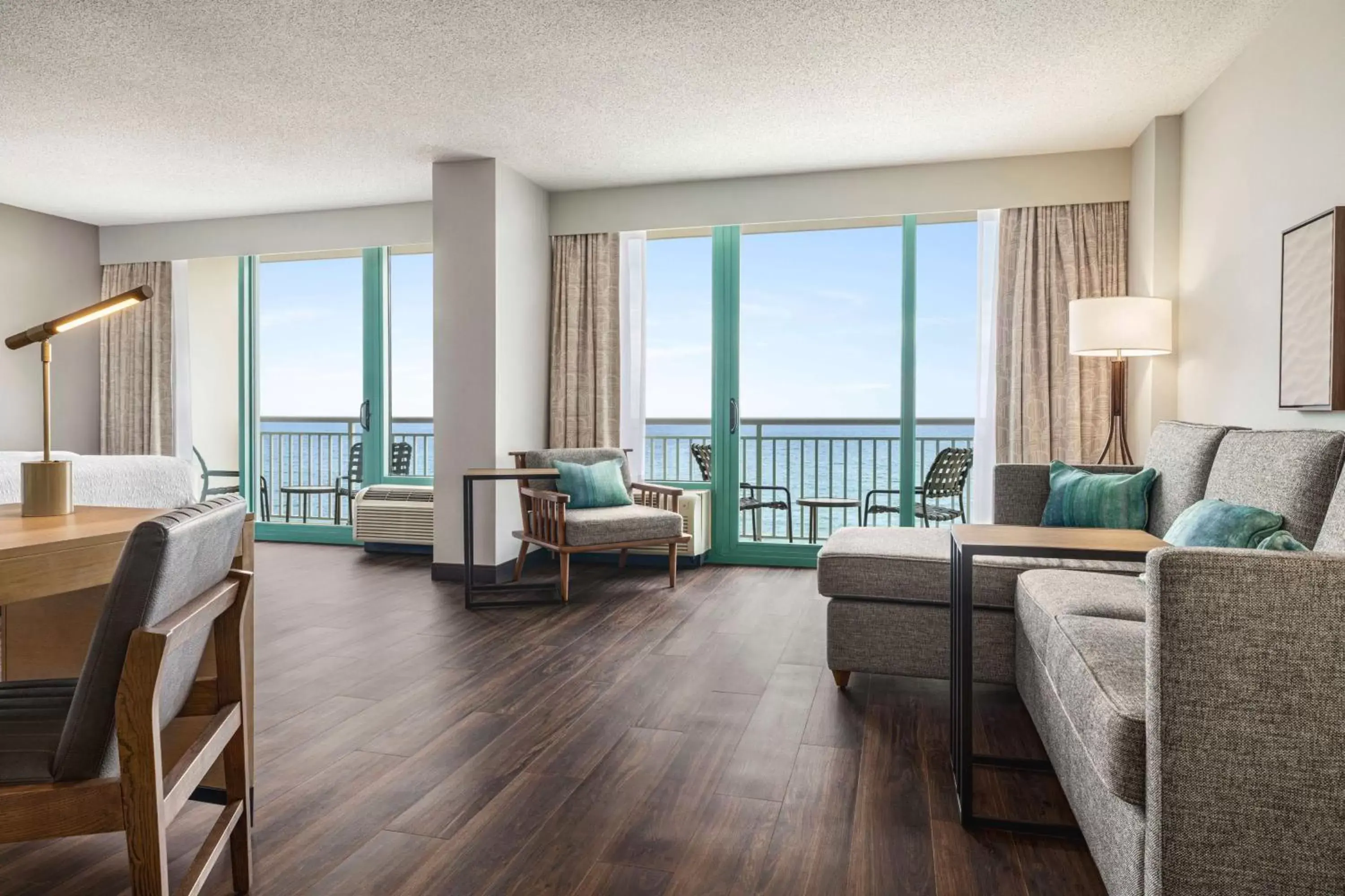 Bedroom, Seating Area in Hampton Inn Virginia Beach-Oceanfront South