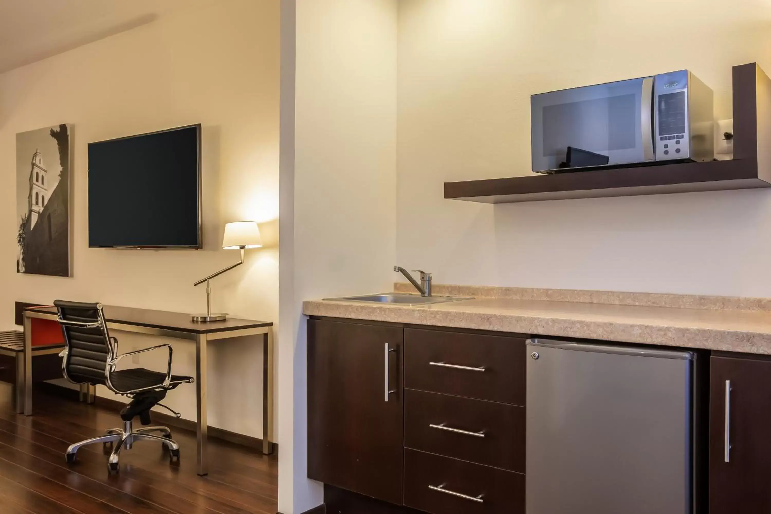 Photo of the whole room, TV/Entertainment Center in Fiesta Inn San Luis Potosi Glorieta Juarez