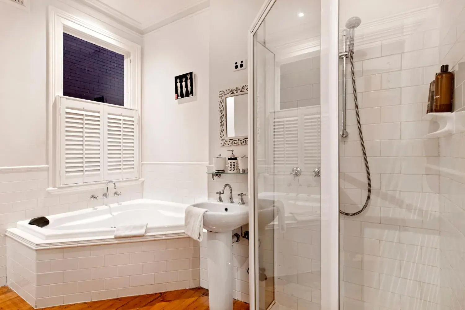 Shower, Bathroom in Captains Retreat Apartments and Cottages