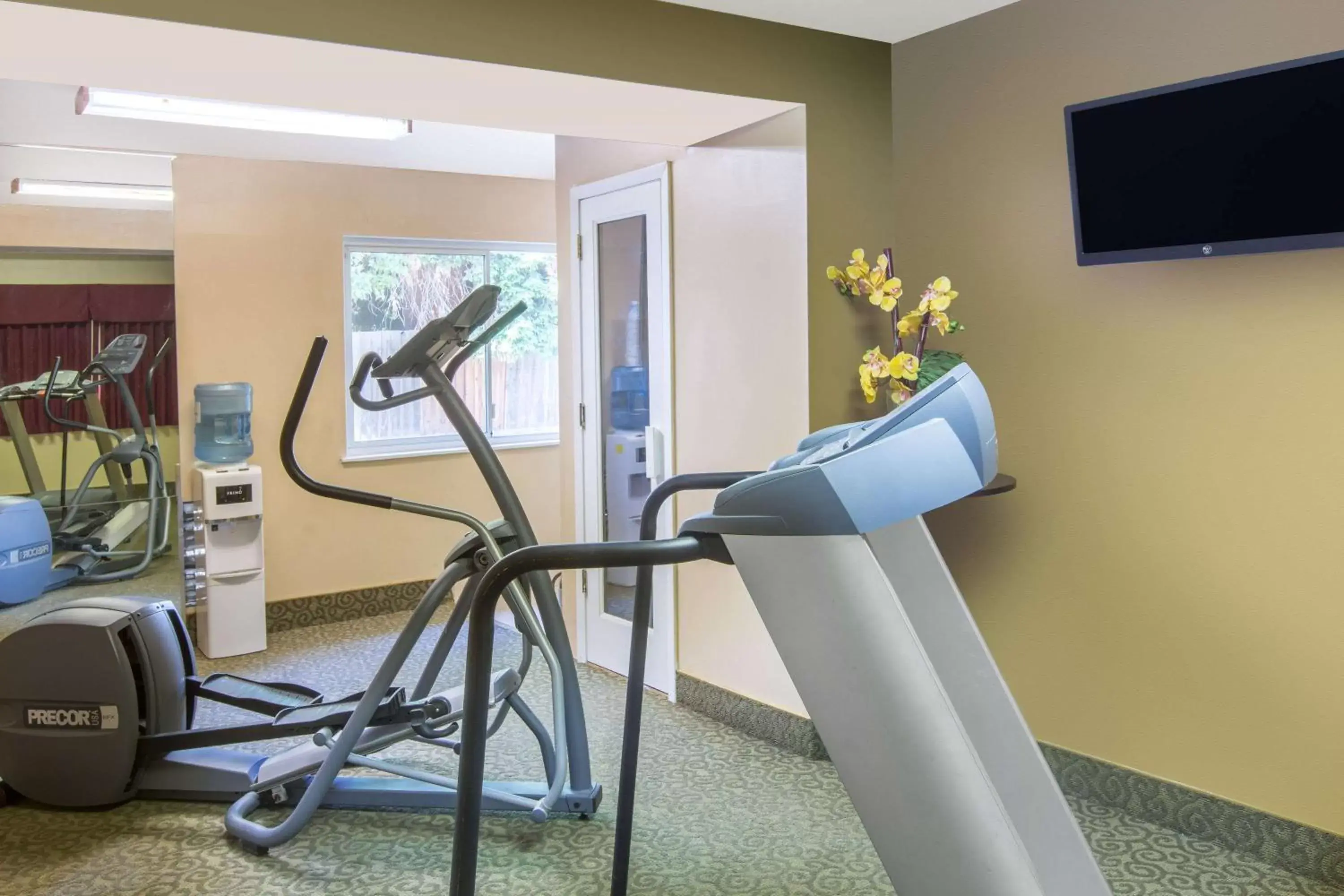 Fitness centre/facilities, Fitness Center/Facilities in Days Inn by Wyndham Redwood City