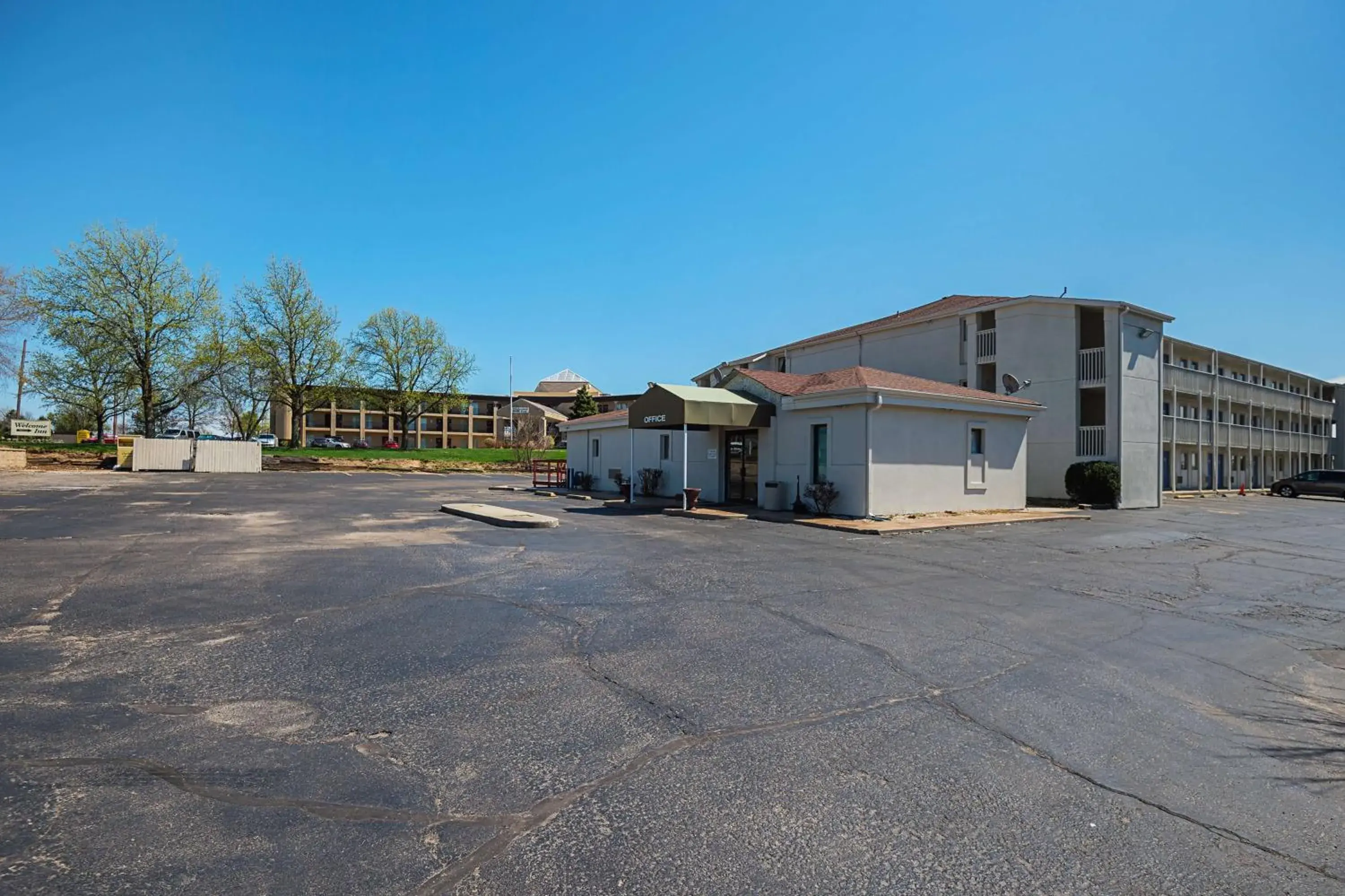 Property Building in Motel 6 Blue Springs, MO