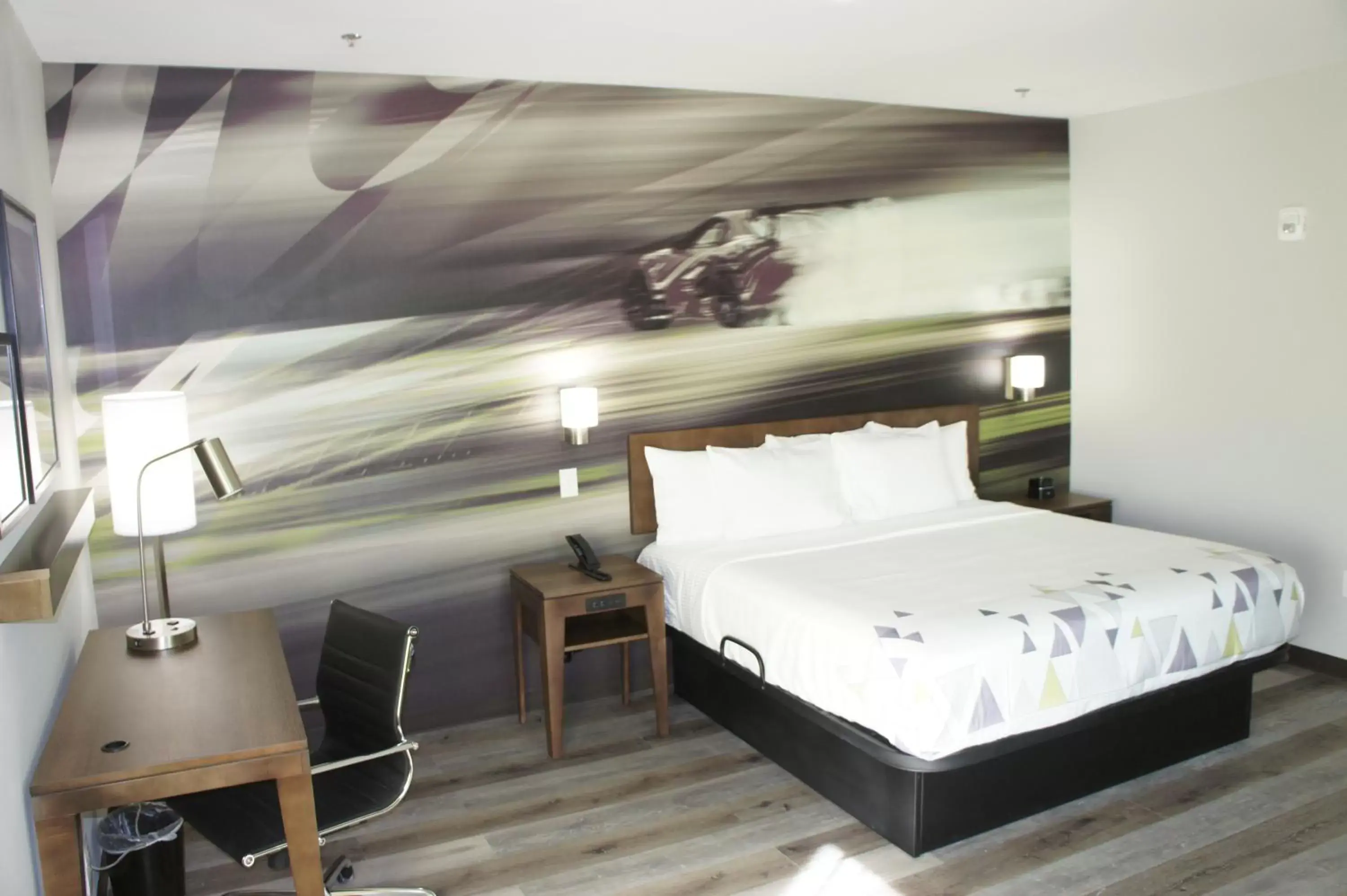 Bed in La Quinta Inn & Suites by Wyndham Braselton