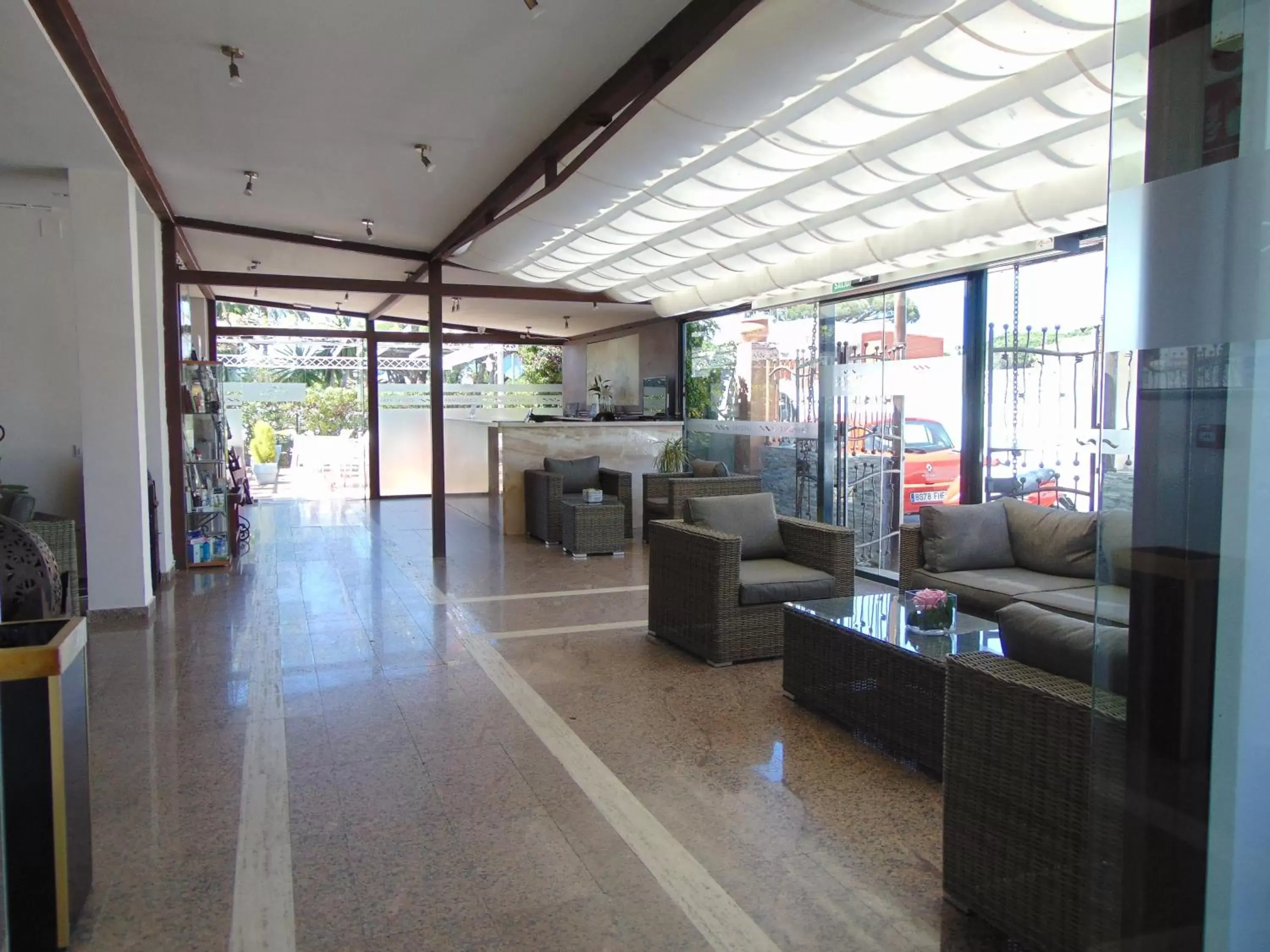 Communal lounge/ TV room, Lobby/Reception in Campomar Playa