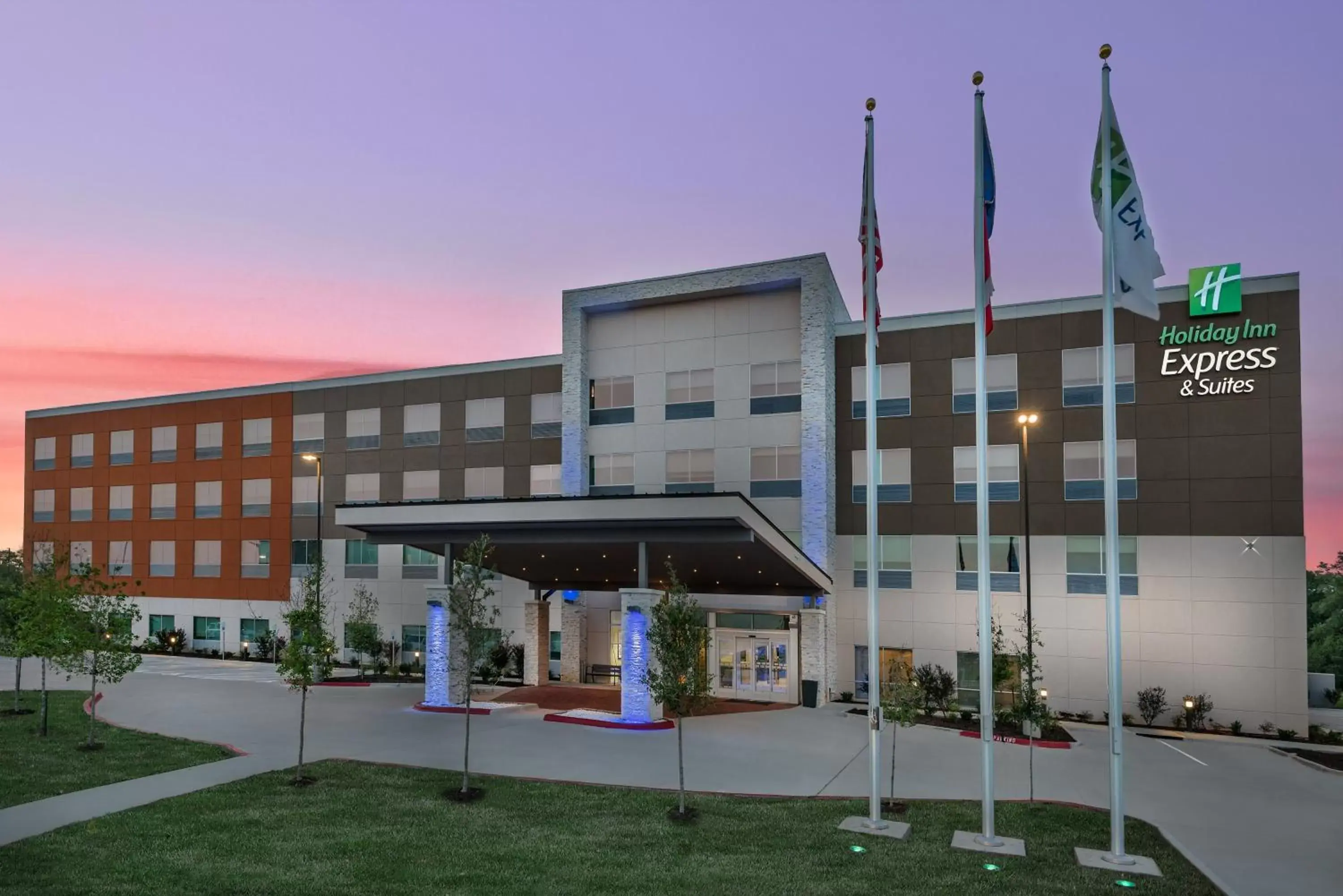 Property building in Holiday Inn Express & Suites Bryan - College Station, an IHG Hotel