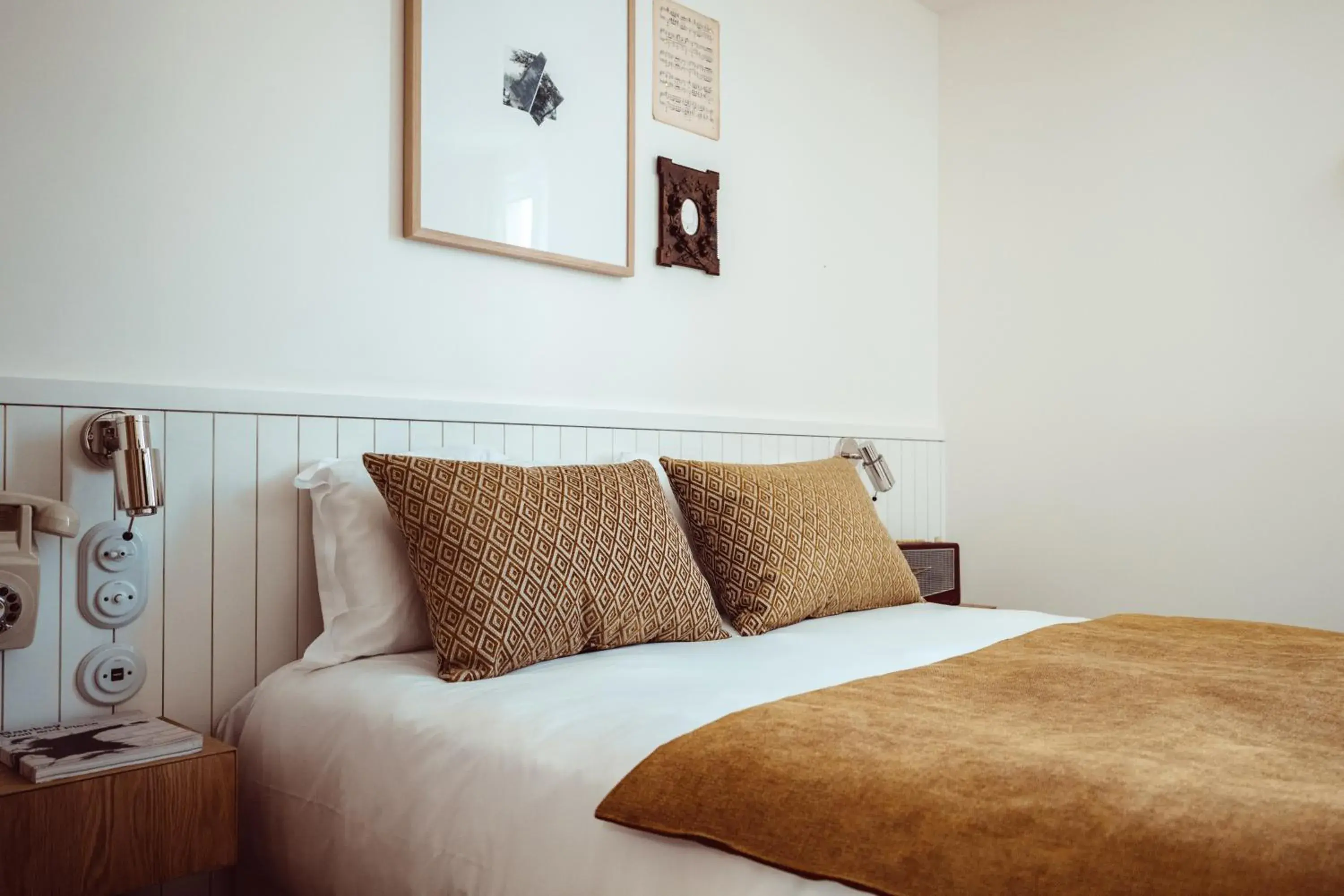 Photo of the whole room, Bed in Hôtel Monsieur Aristide