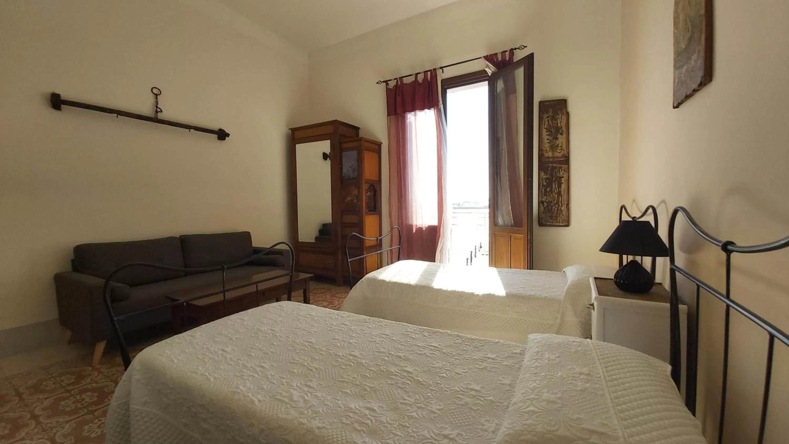 Family Room with Balcony and Sea View in B&B Belveliero - Il Capitano