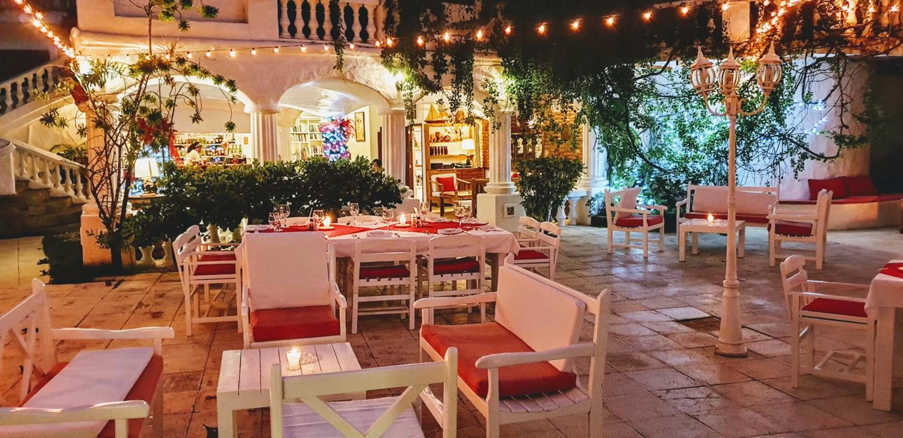 Restaurant/places to eat in Hotel Atlantis