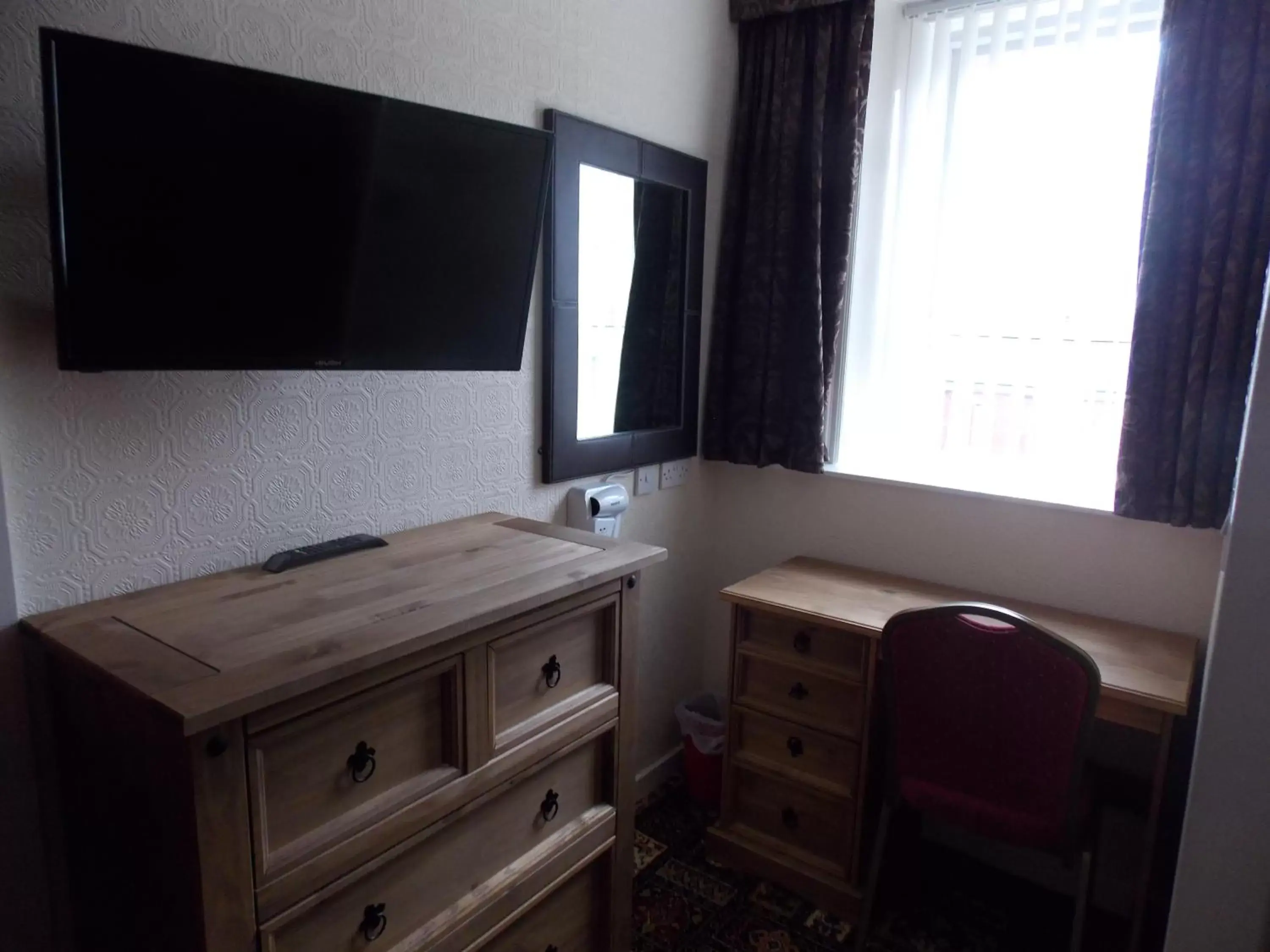 TV and multimedia, TV/Entertainment Center in The Trafford Hotel