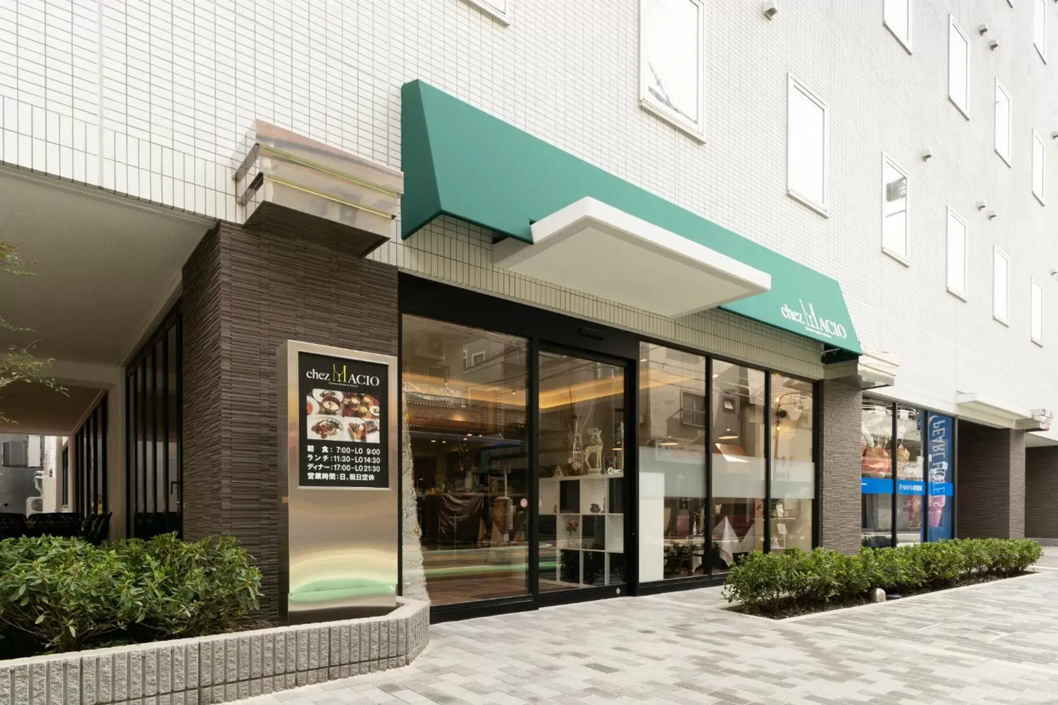 Restaurant/places to eat in Pearl Hotel Shinjuku Akebonobashi