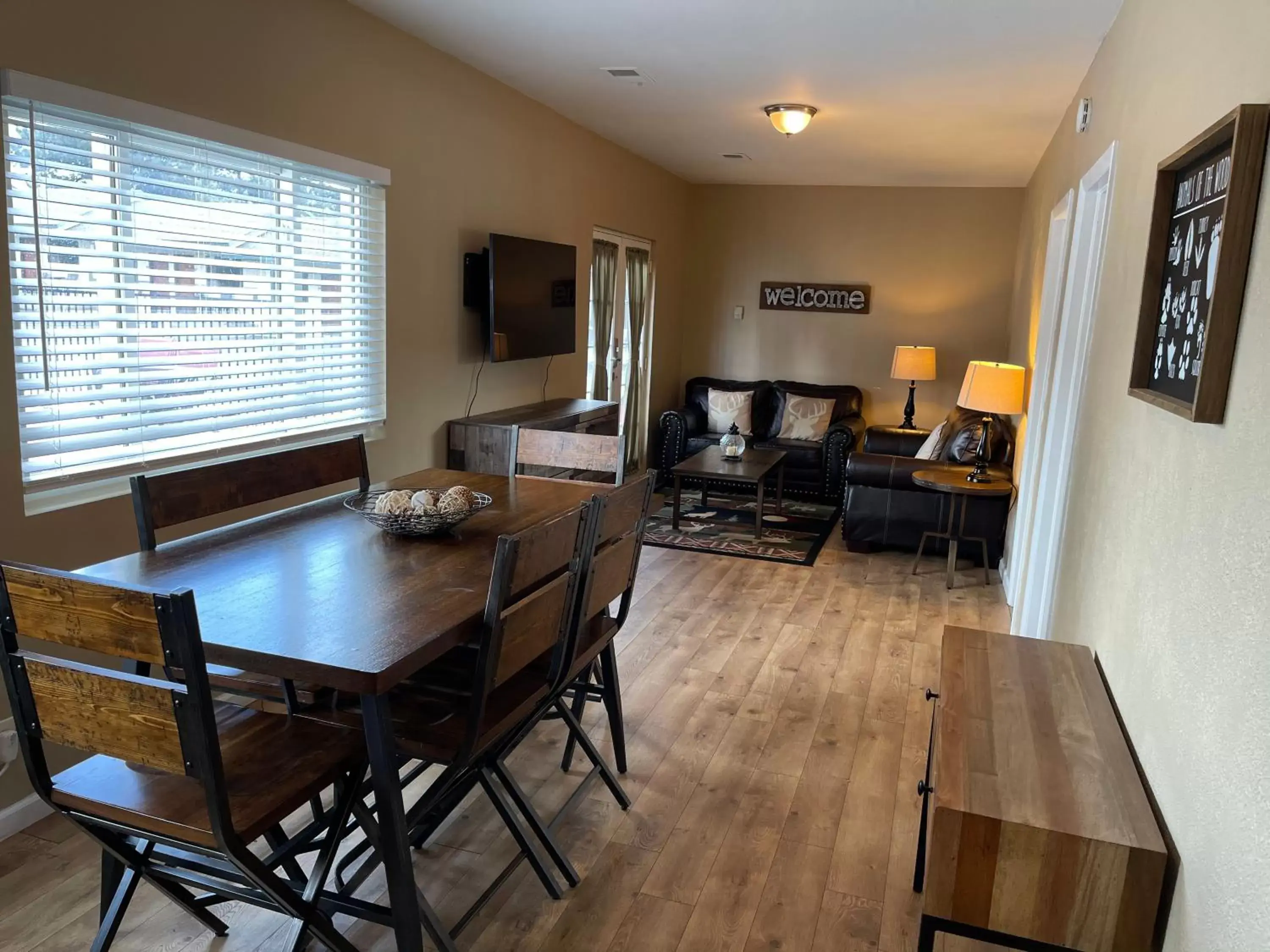 Living room in Estes Mountain Inn