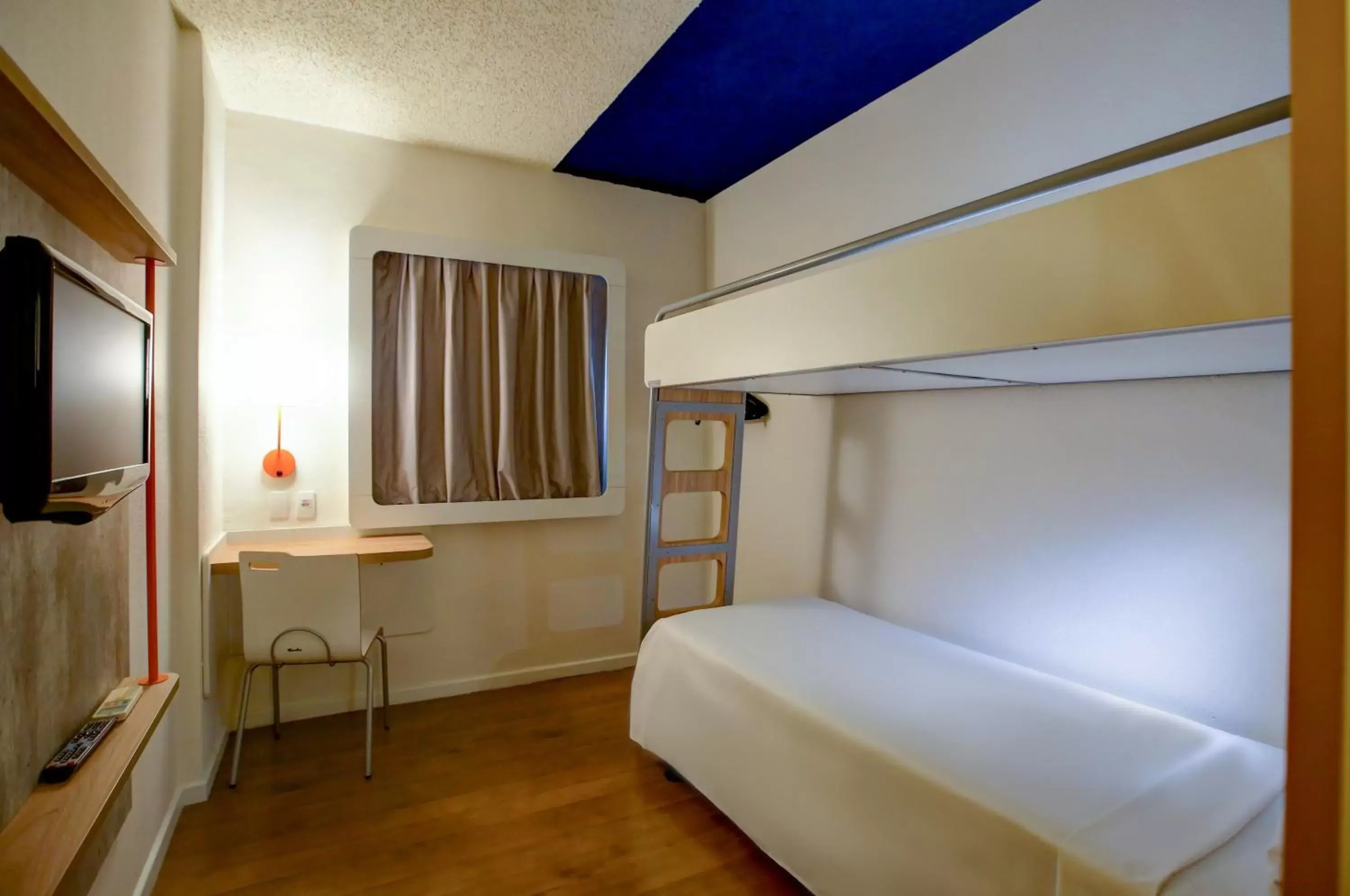 Bedroom, Bunk Bed in ibis budget Tambore