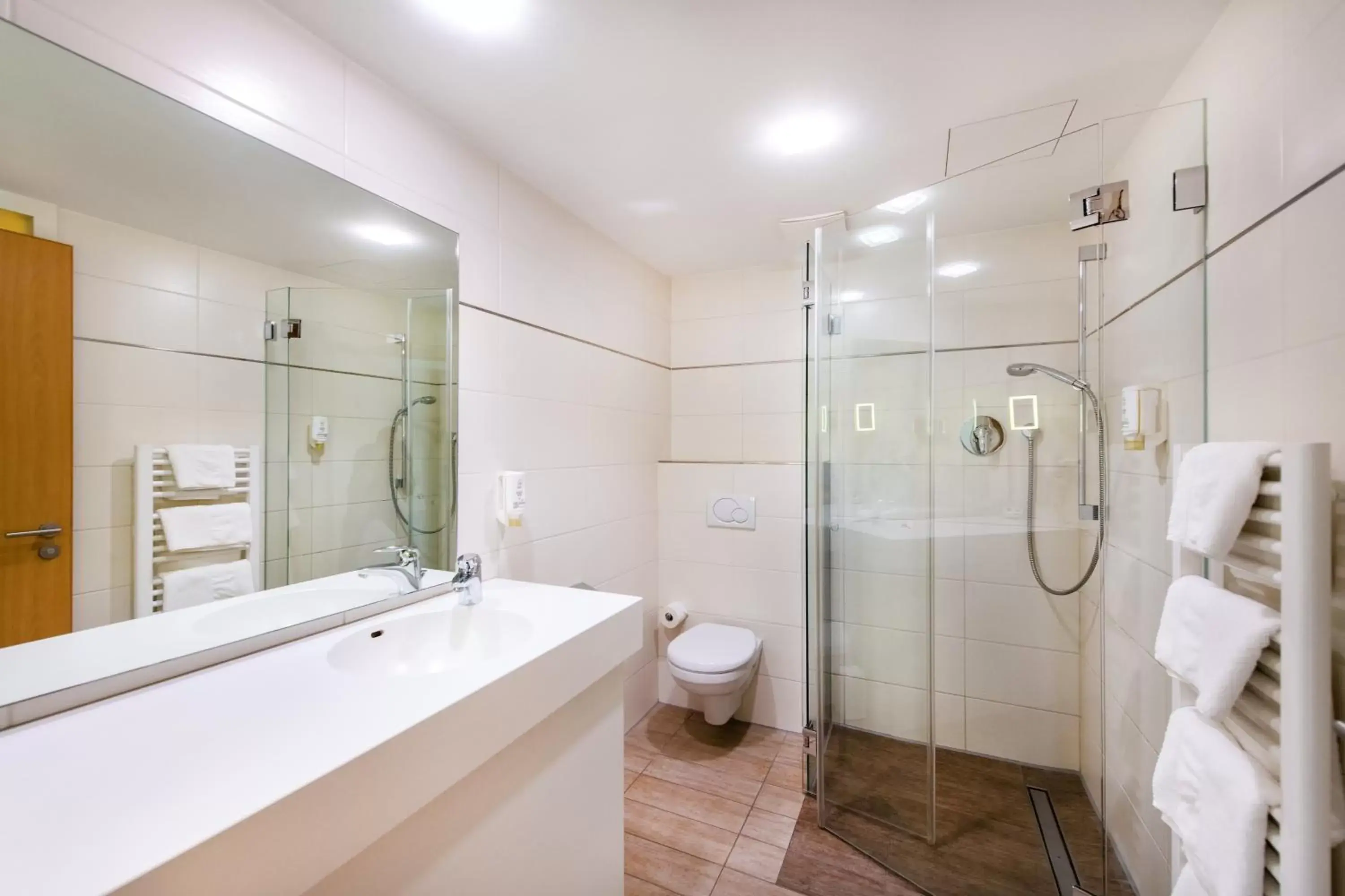 Shower, Bathroom in Diehls Hotel