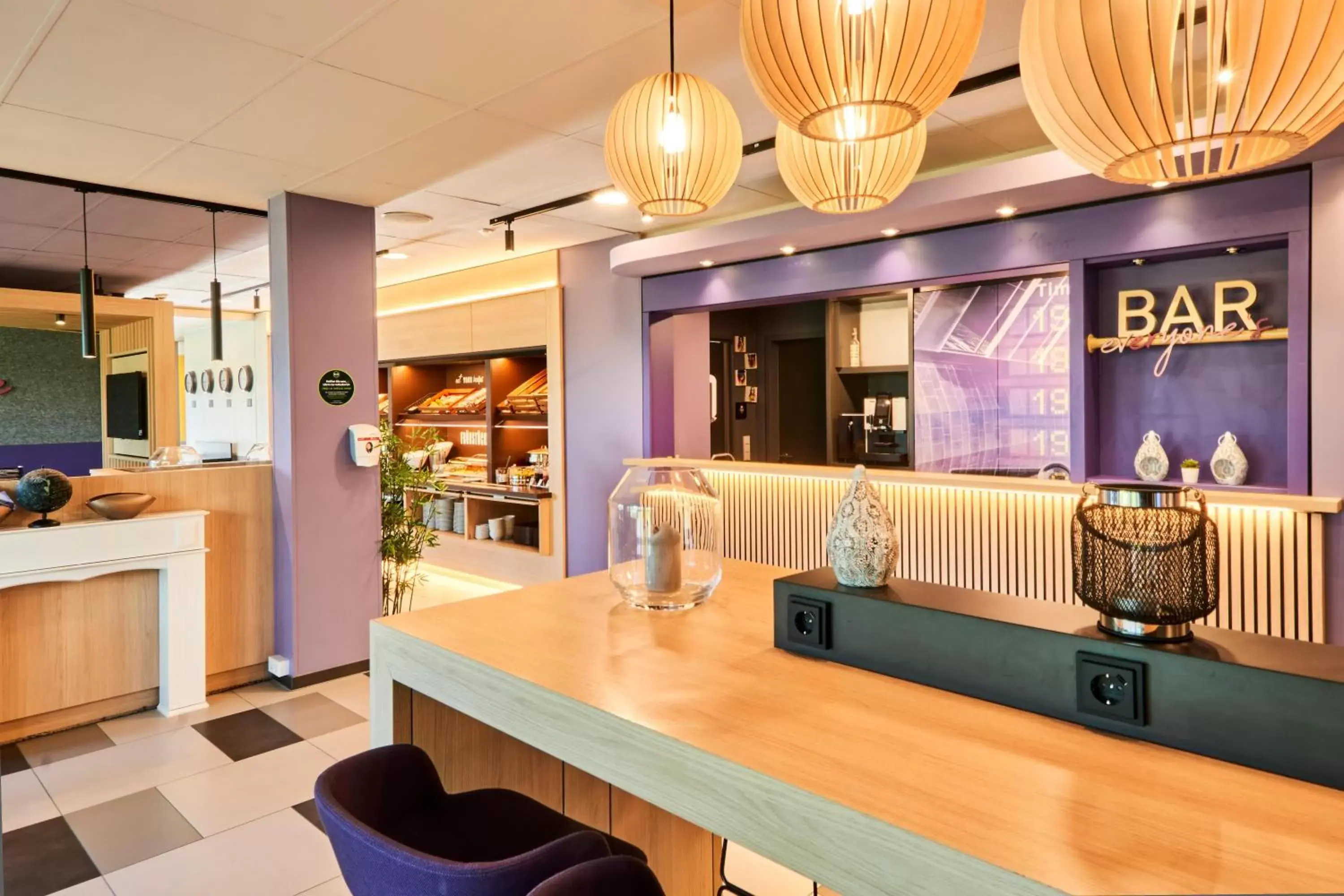 Restaurant/places to eat in B&B Hotel Frankfurt-Airport