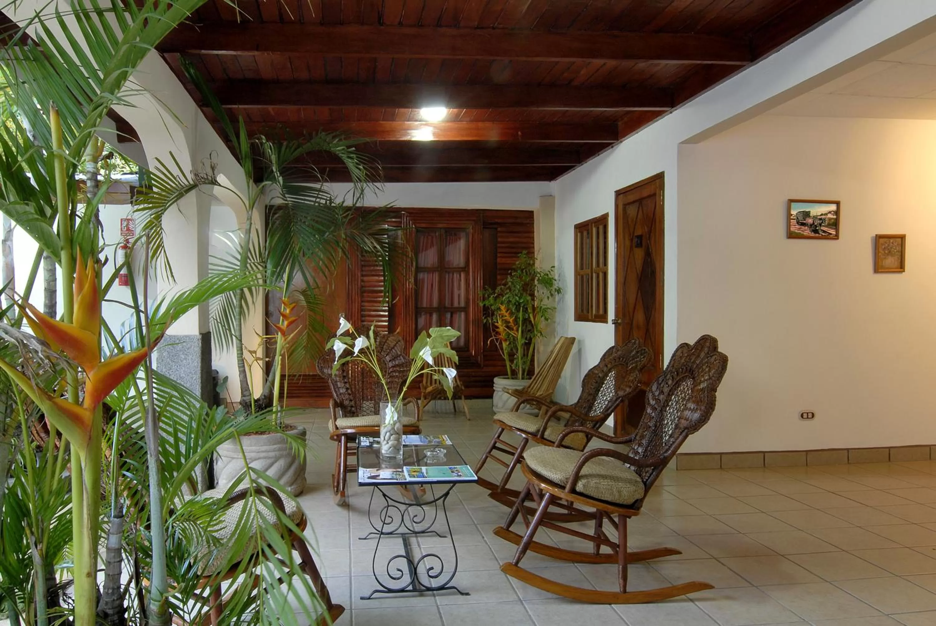 Communal lounge/ TV room in Hotel Mozonte