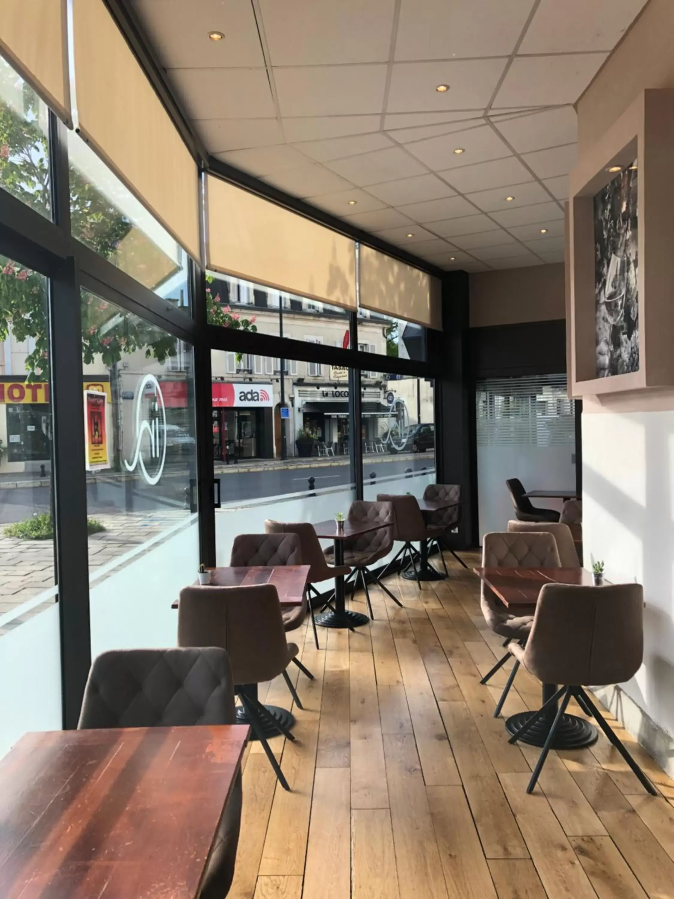 Lounge or bar, Lounge/Bar in The Originals City, Hôtel Le Berry, Bourges