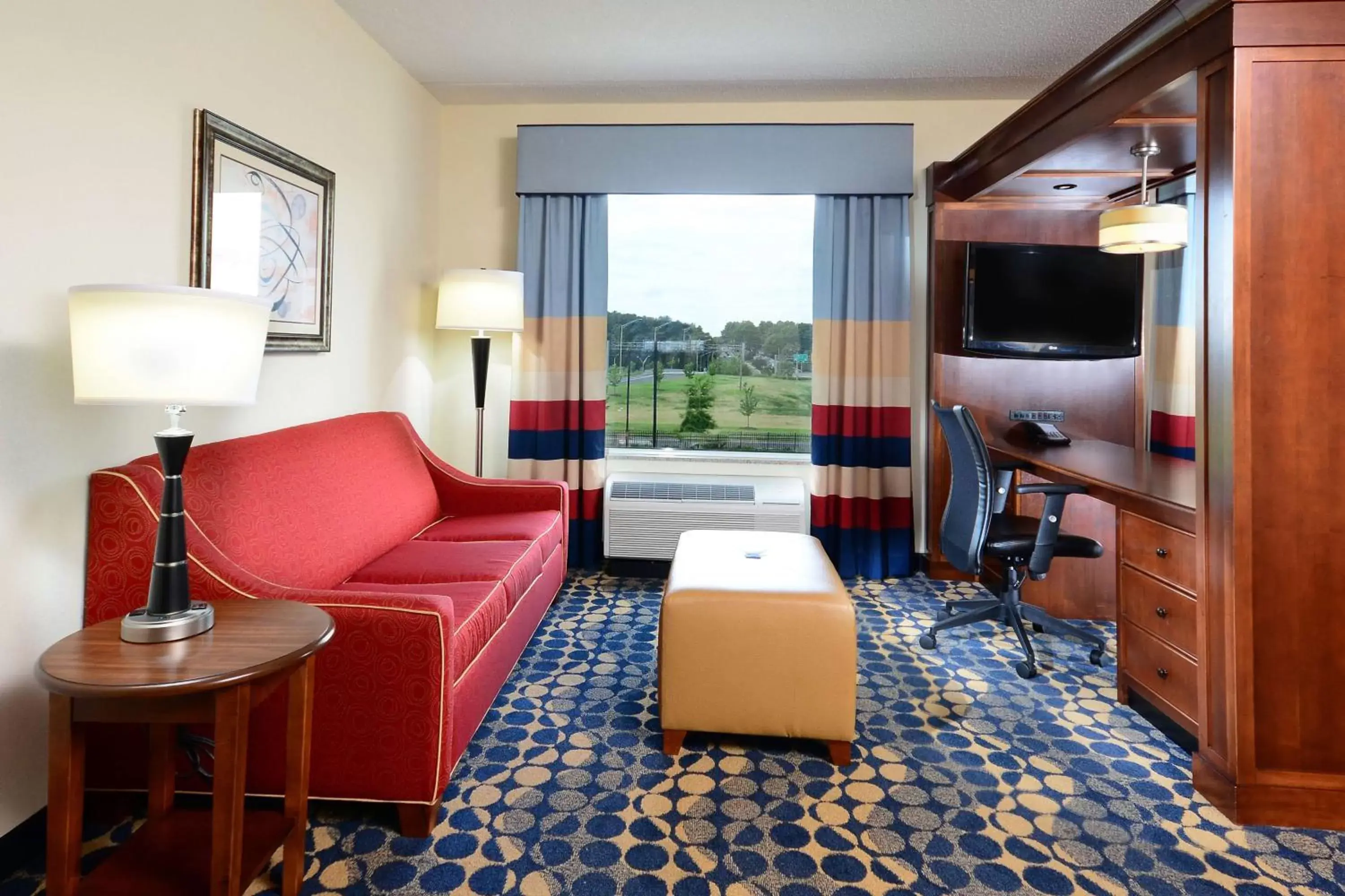 Bedroom, Seating Area in Hampton Inn & Suites Durham North I-85