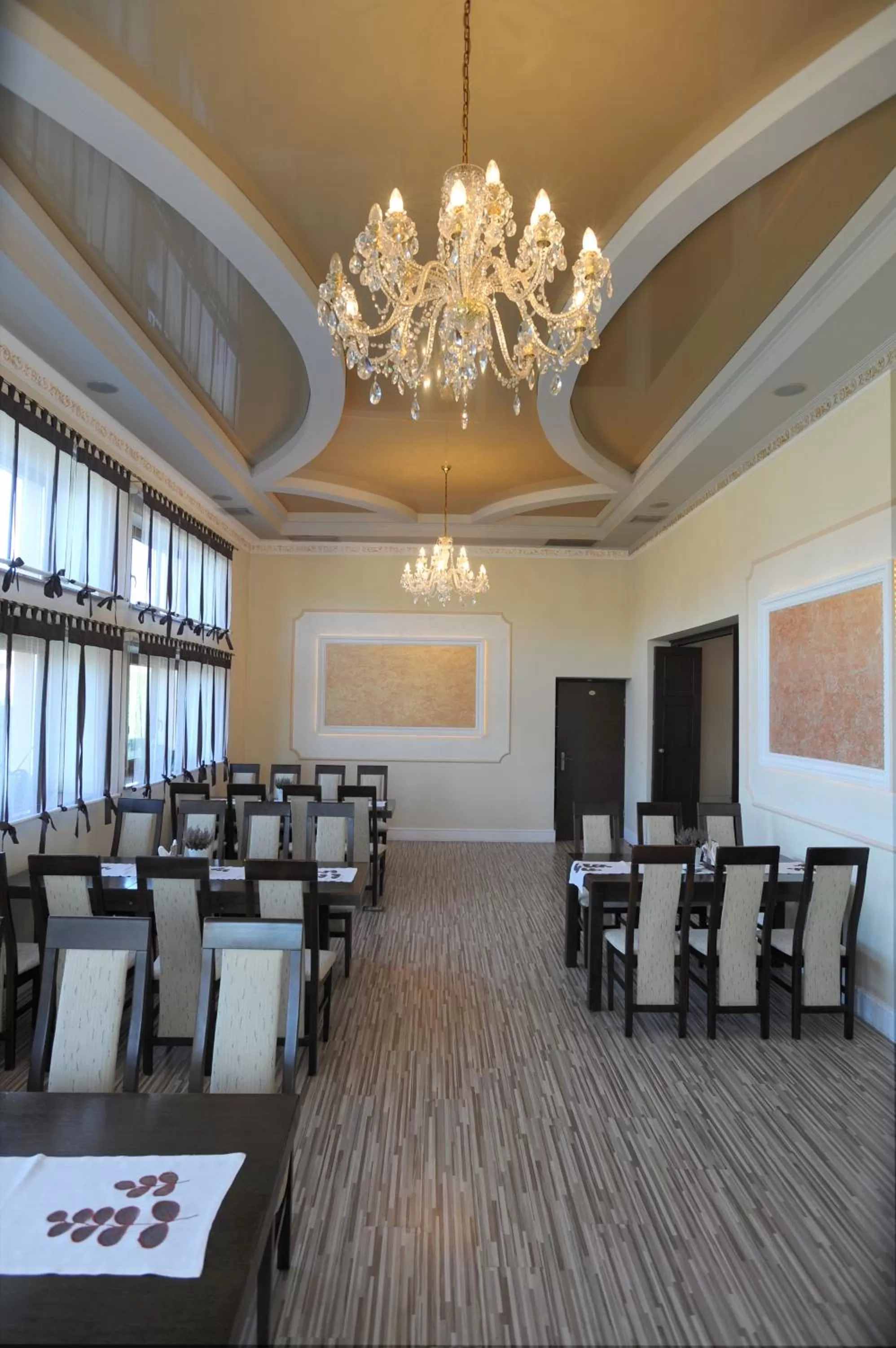 Restaurant/places to eat in Hotel Imperial