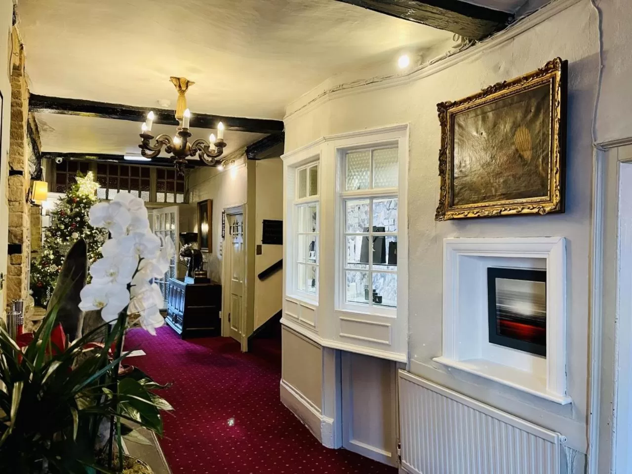 Lobby or reception in Macdonald Bear Hotel