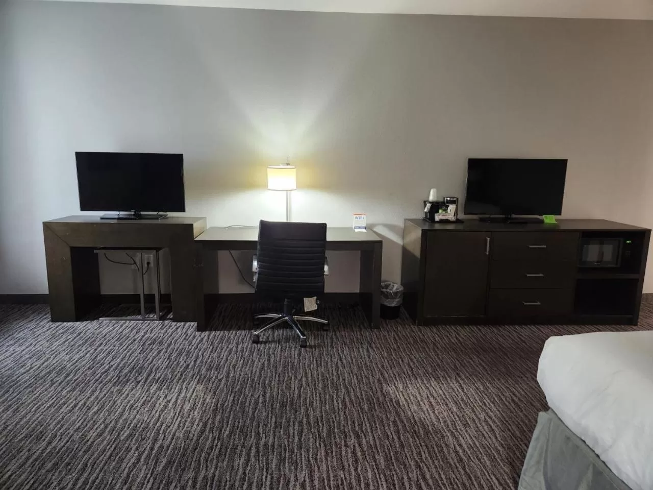 TV and multimedia in La Quinta by Wyndham Dallas Grand Prairie North