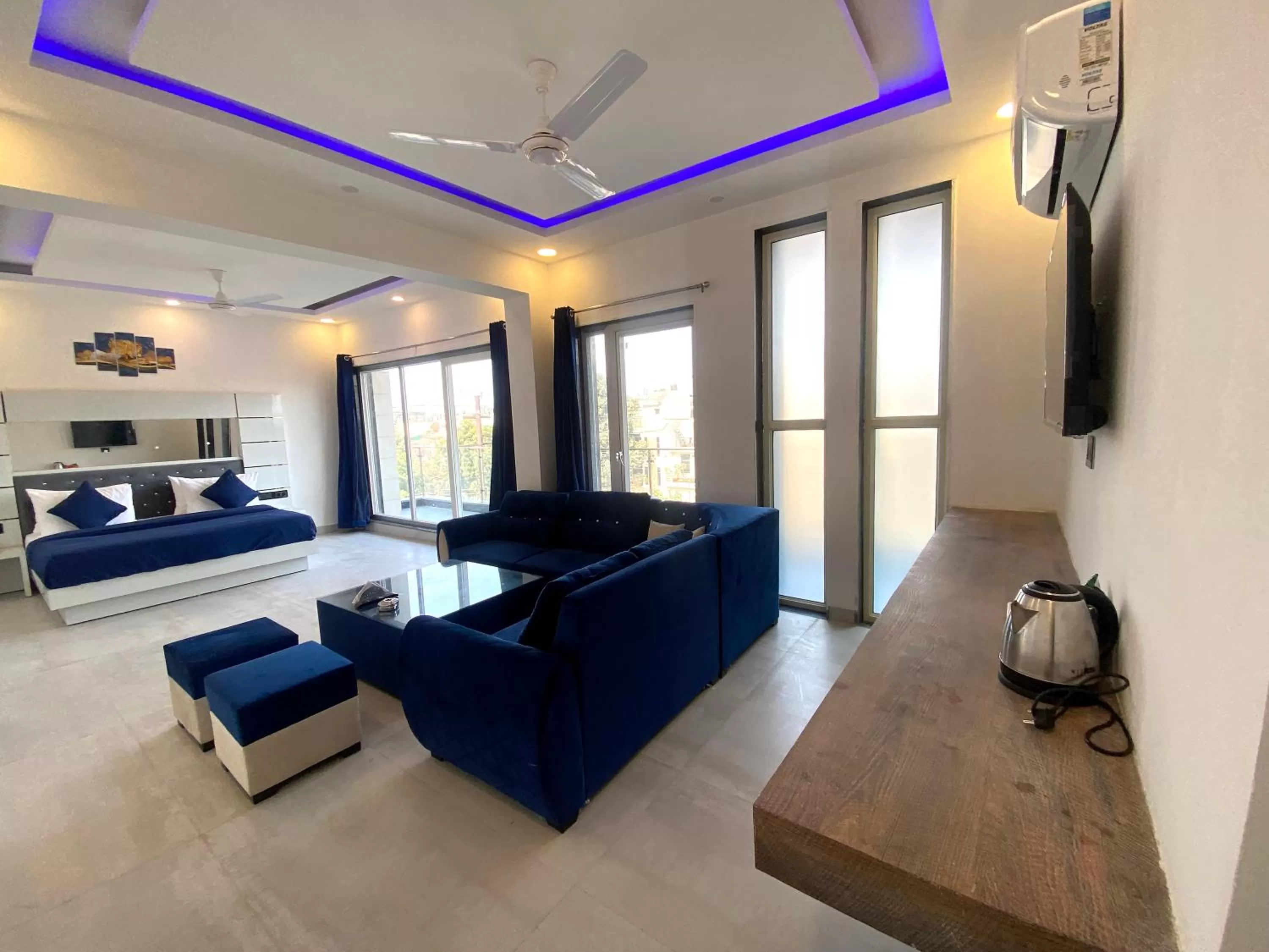 Seating Area in The Metro Stay By F9 Hotels-Near Sector 18 Metro Station Noida