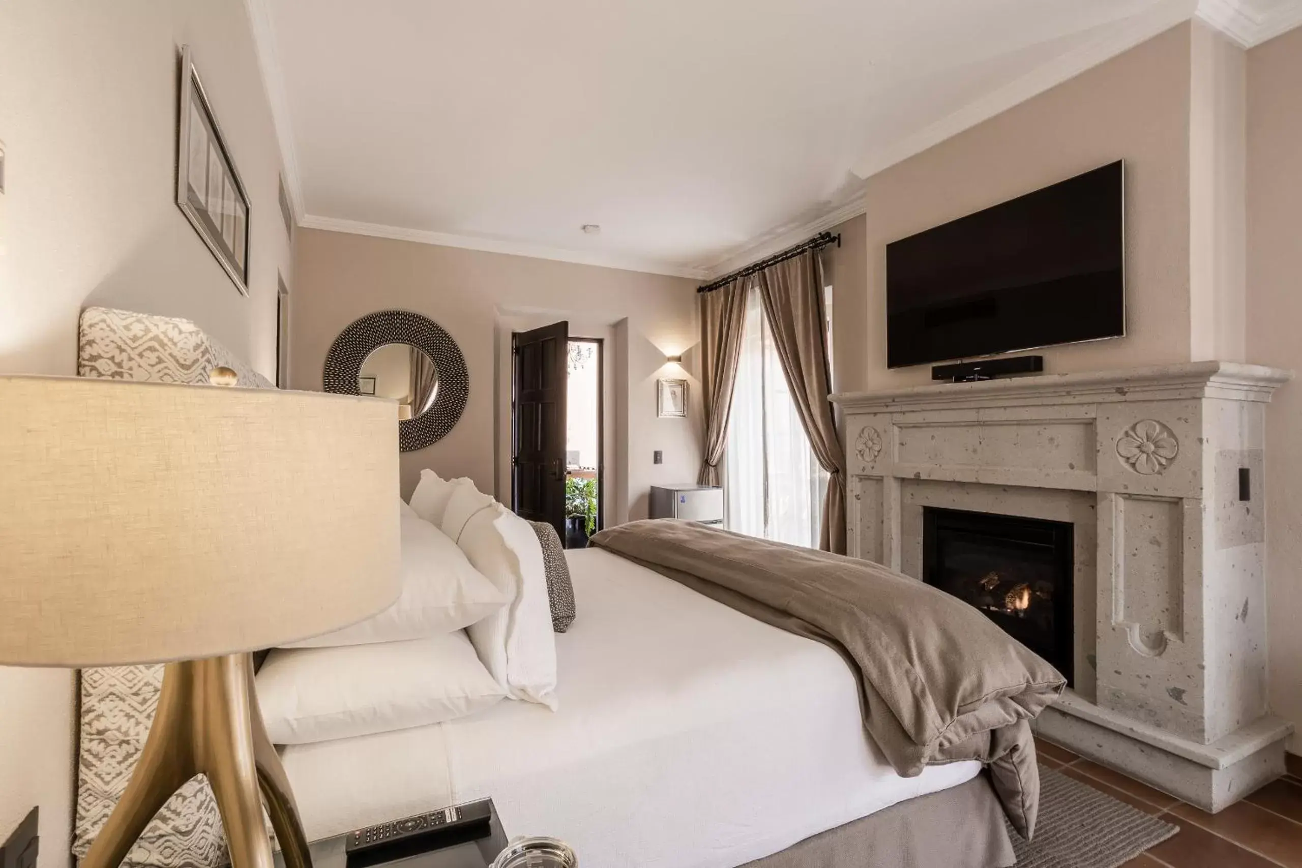 Bed in Artesana Luxury Villa