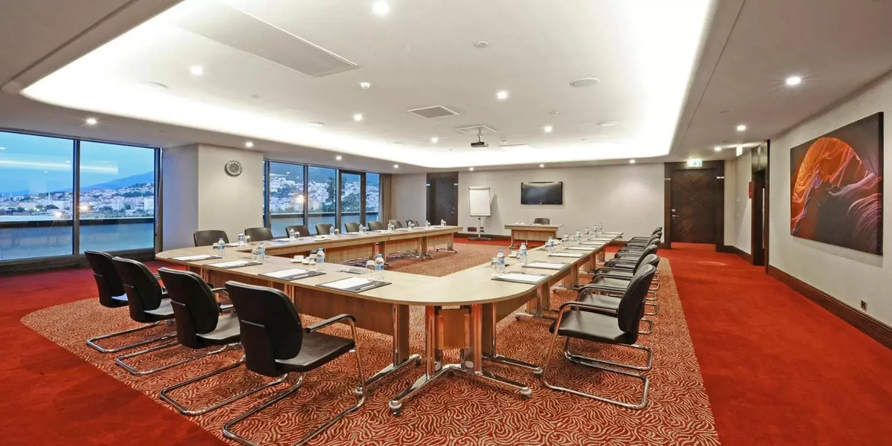 Meeting/conference room in Crowne Plaza Bursa Convention Center & Thermal Spa, an IHG Hotel