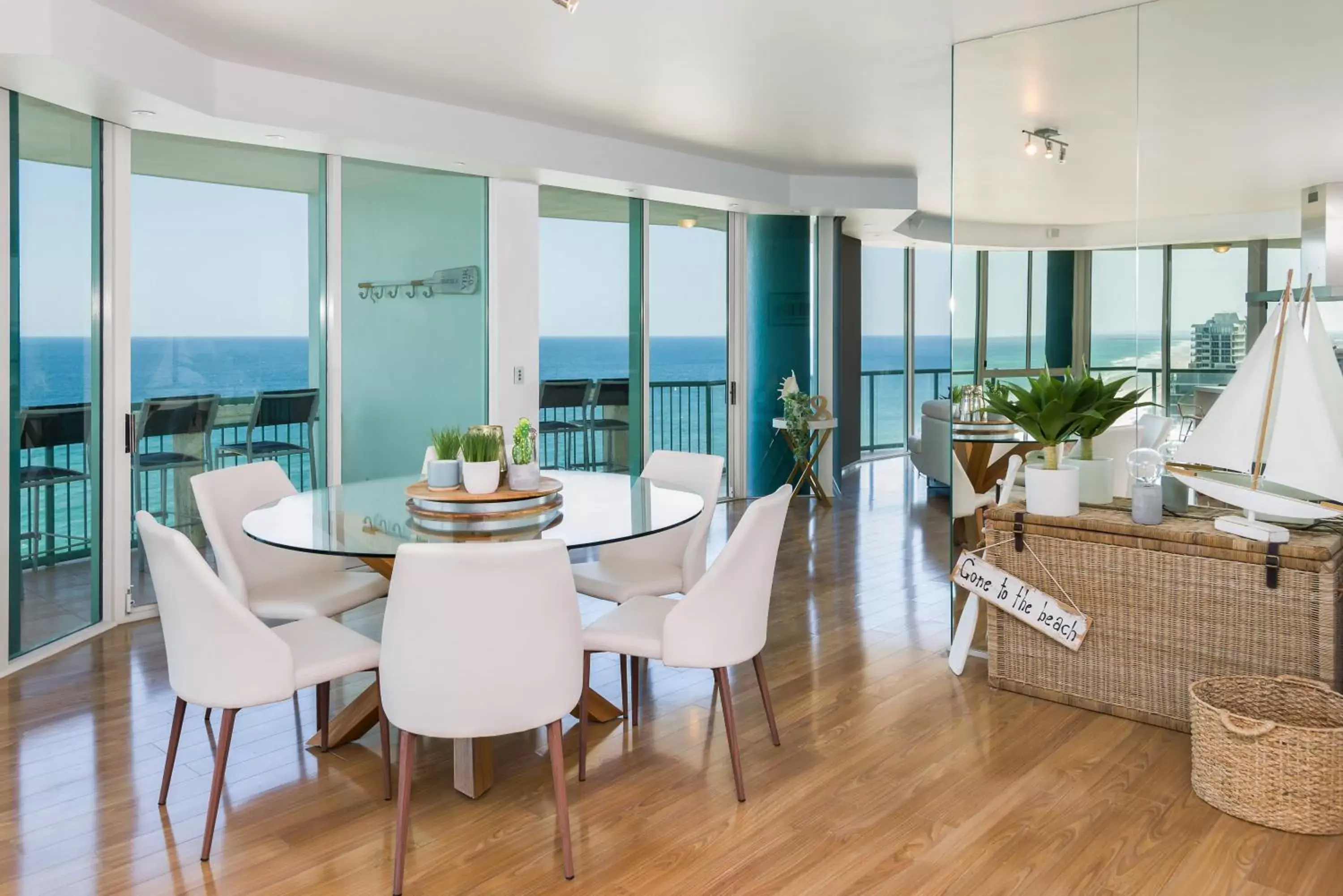 Dining Area in The Waterford on Main Beach